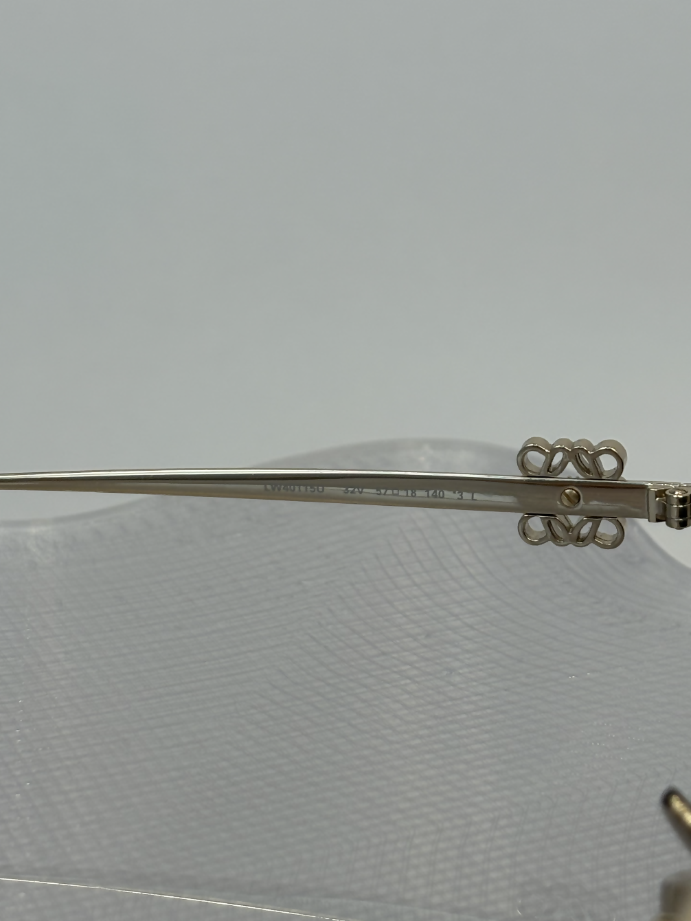 Loewe Cat-Eye Frame Sunglasses LW40115U