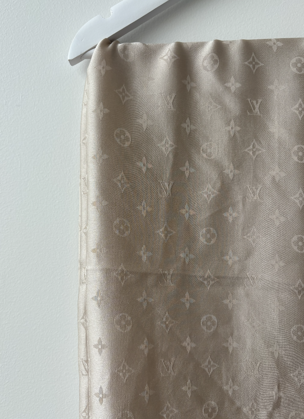 Louis Vuitton Beige “Châle Monogram” Scarf