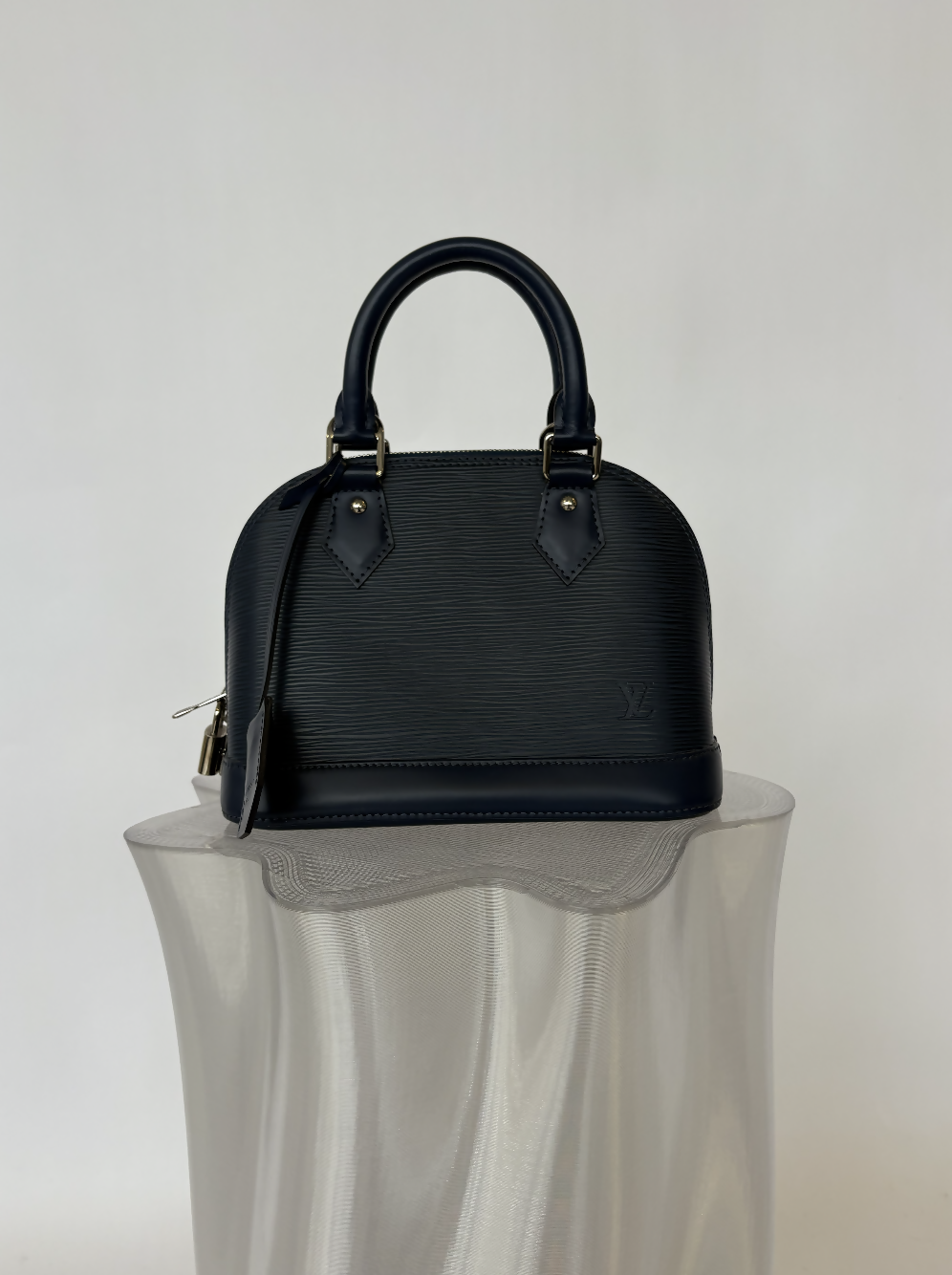 Louis Vuitton Alma BB Sac in Bleu Indigo Epi Leather