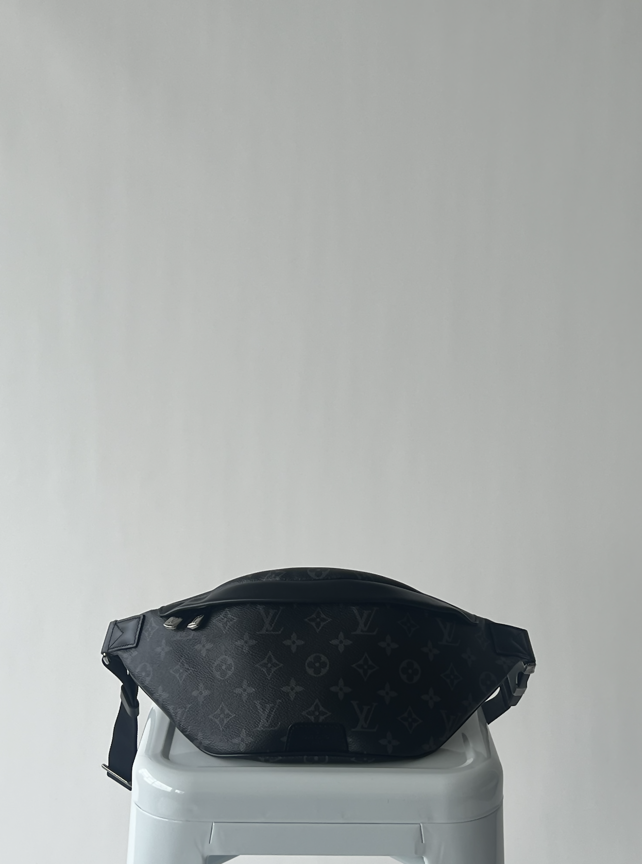 Louis Vuitton Monogram Eclipse Discovery Bumbag - Black Waist Bags, Bags -  LOU718120