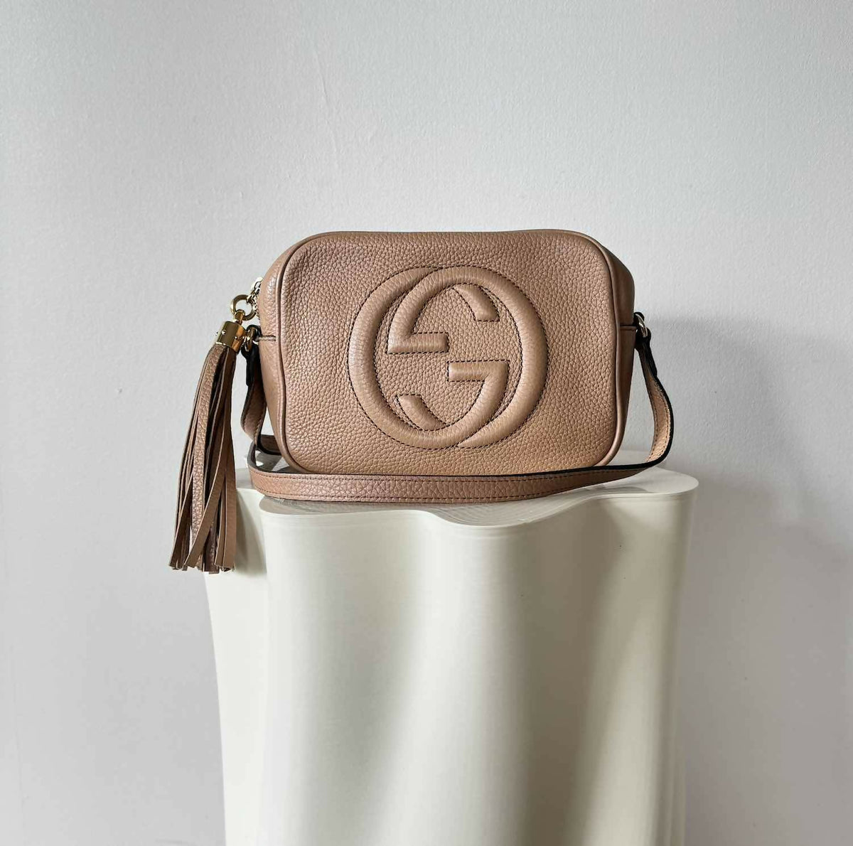 Gucci Pebbled Calfskin Small Soho Disco Bag Camelia