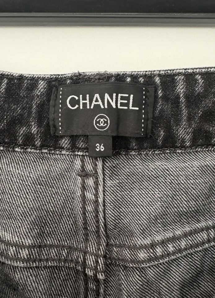 Chanel 25B Grey-black Printed Graffiti Jeans