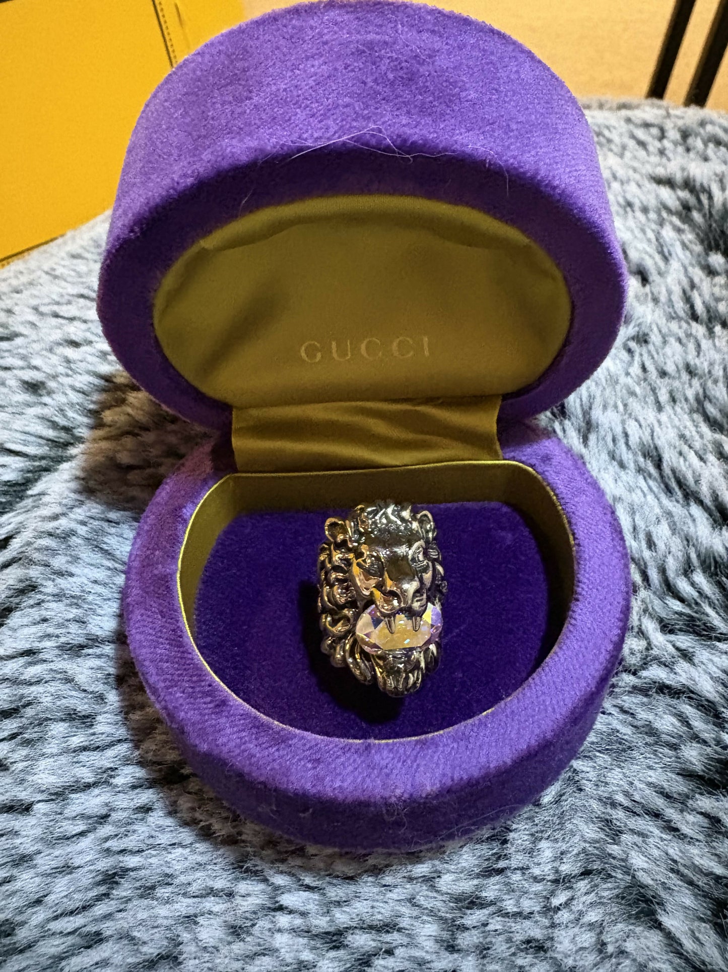 Gucci lion head ring with crystal