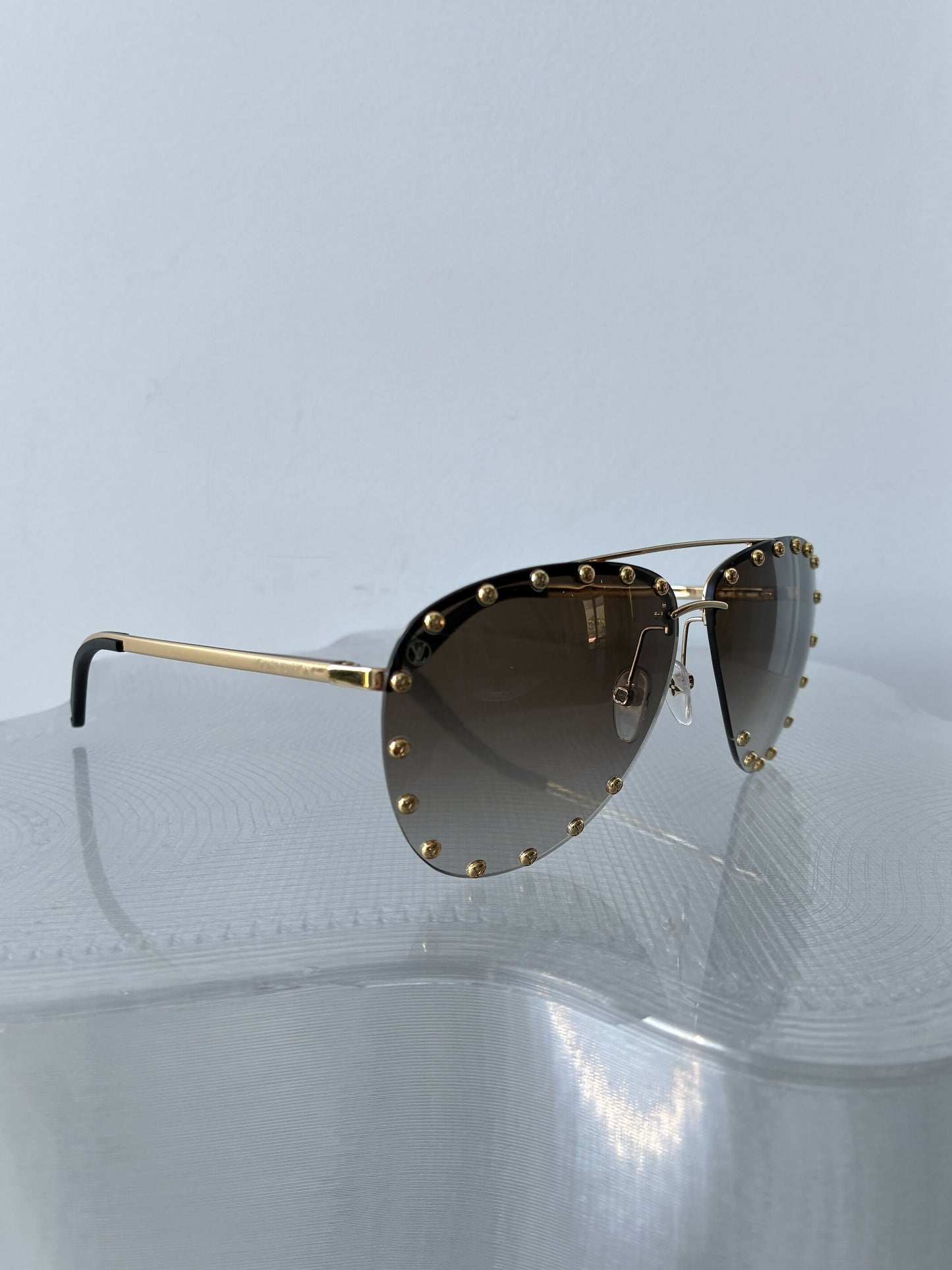 Louis Vuitton The Party Teardrop Stud Sunglasses — Z0926U