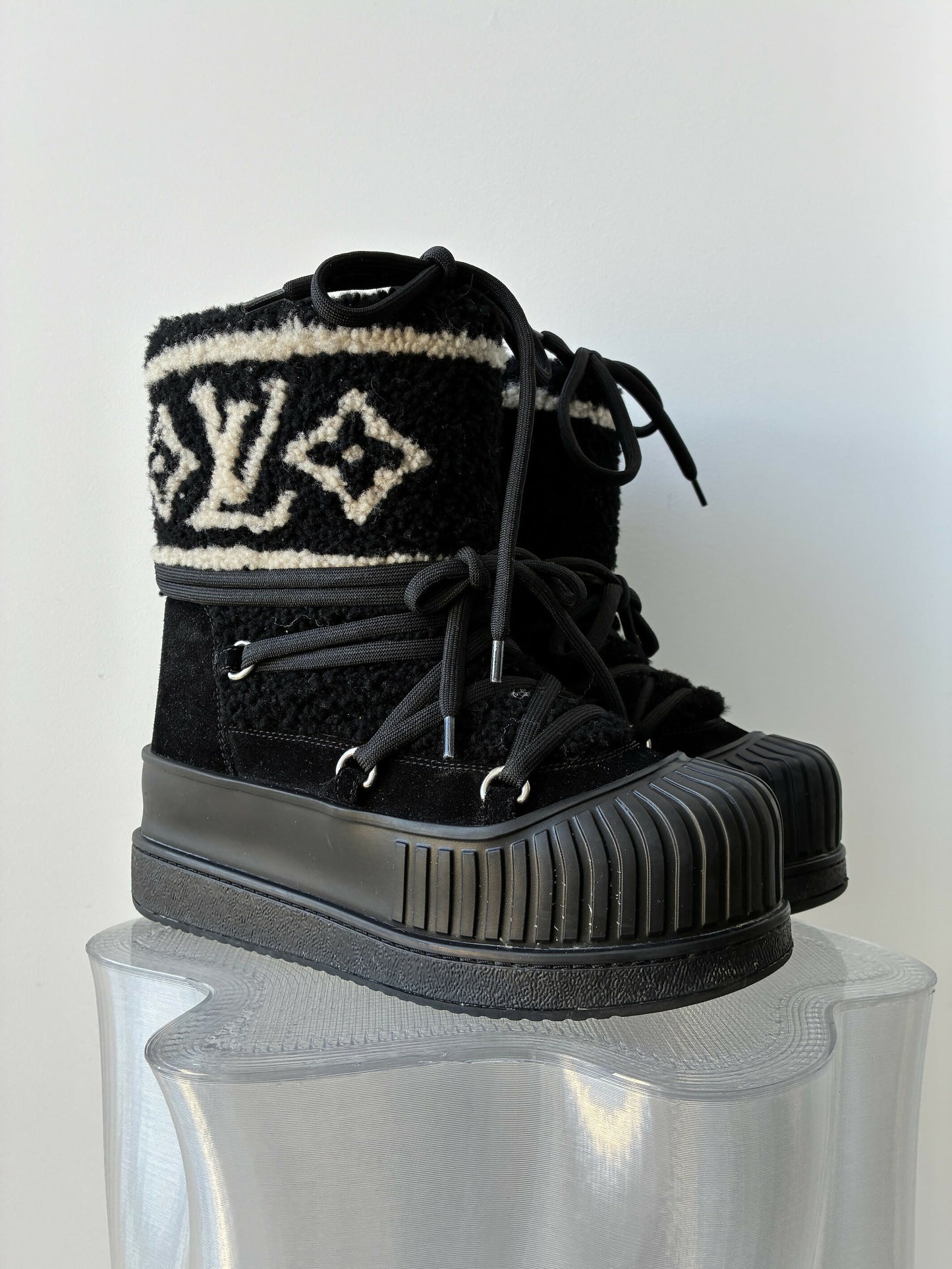 Louis Vuitton Polar Flat Half Moon Snow Boots in Black Suede