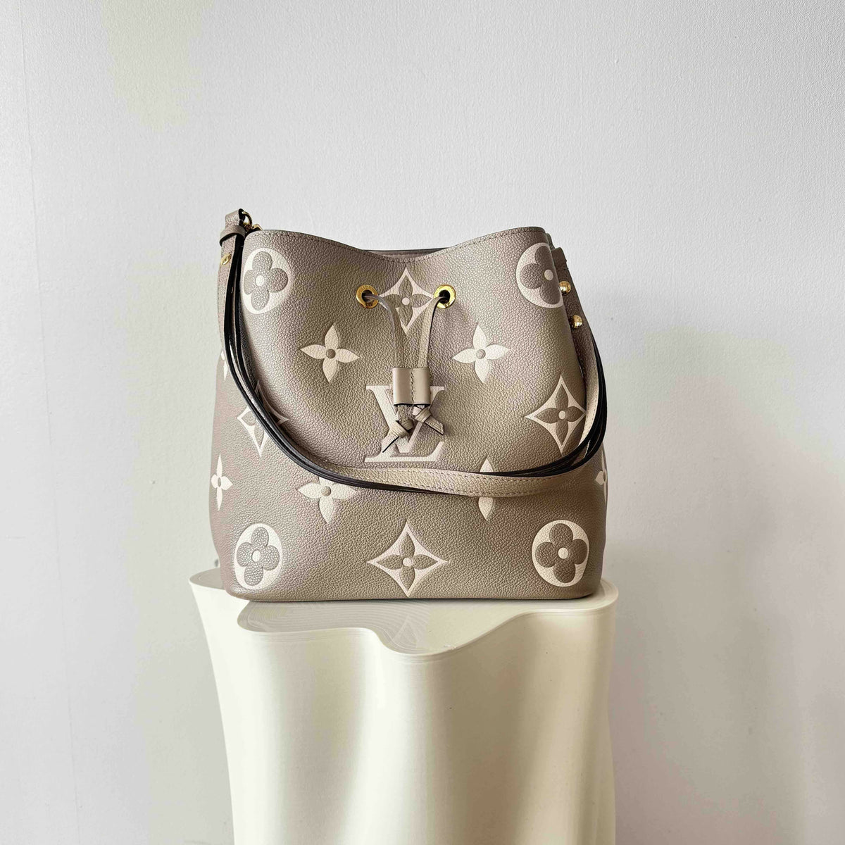 Louis Vuitton NéoNoé Giant Monogram Empreinte Tourterelle MM