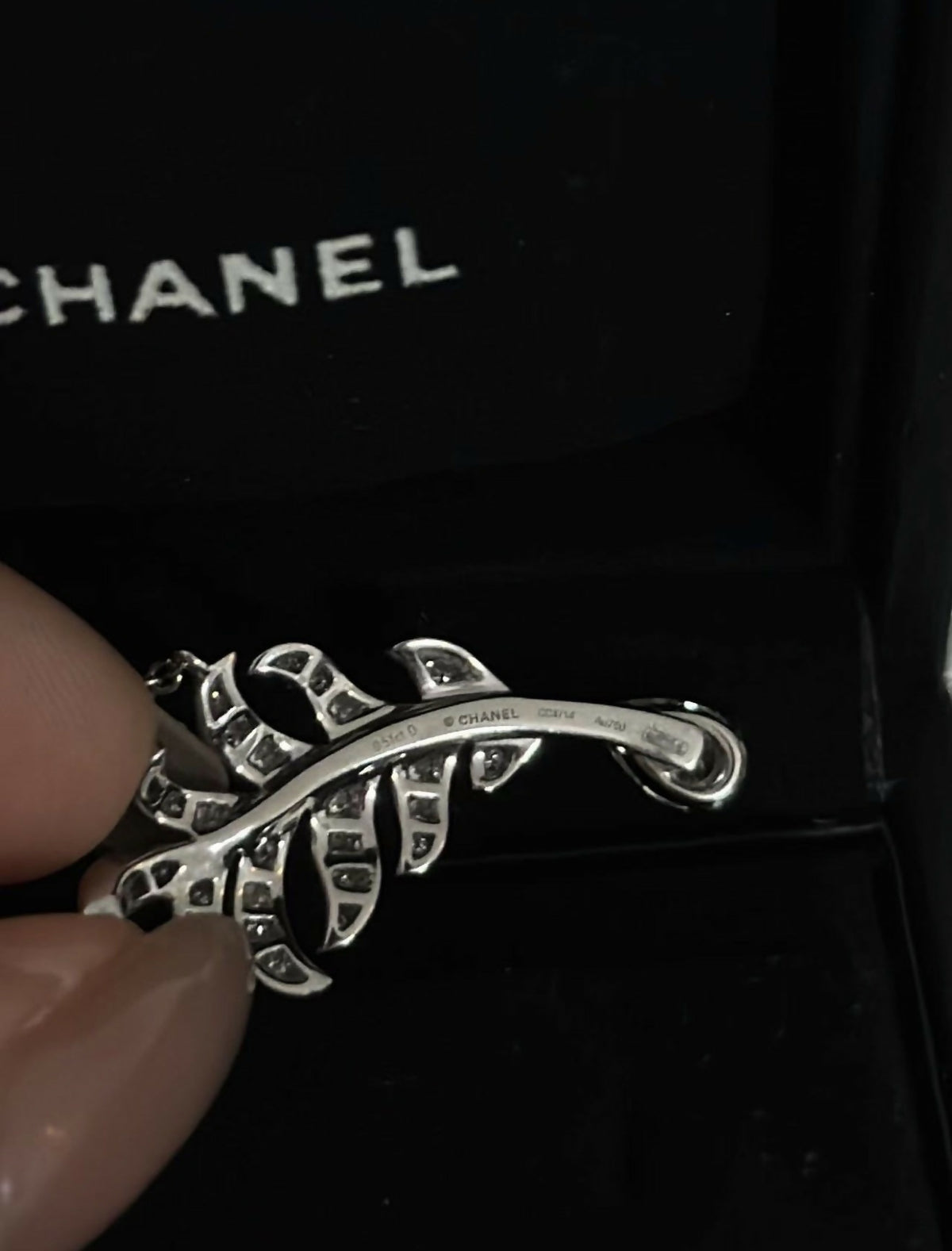 Plume de CHANEL Necklace White Gold