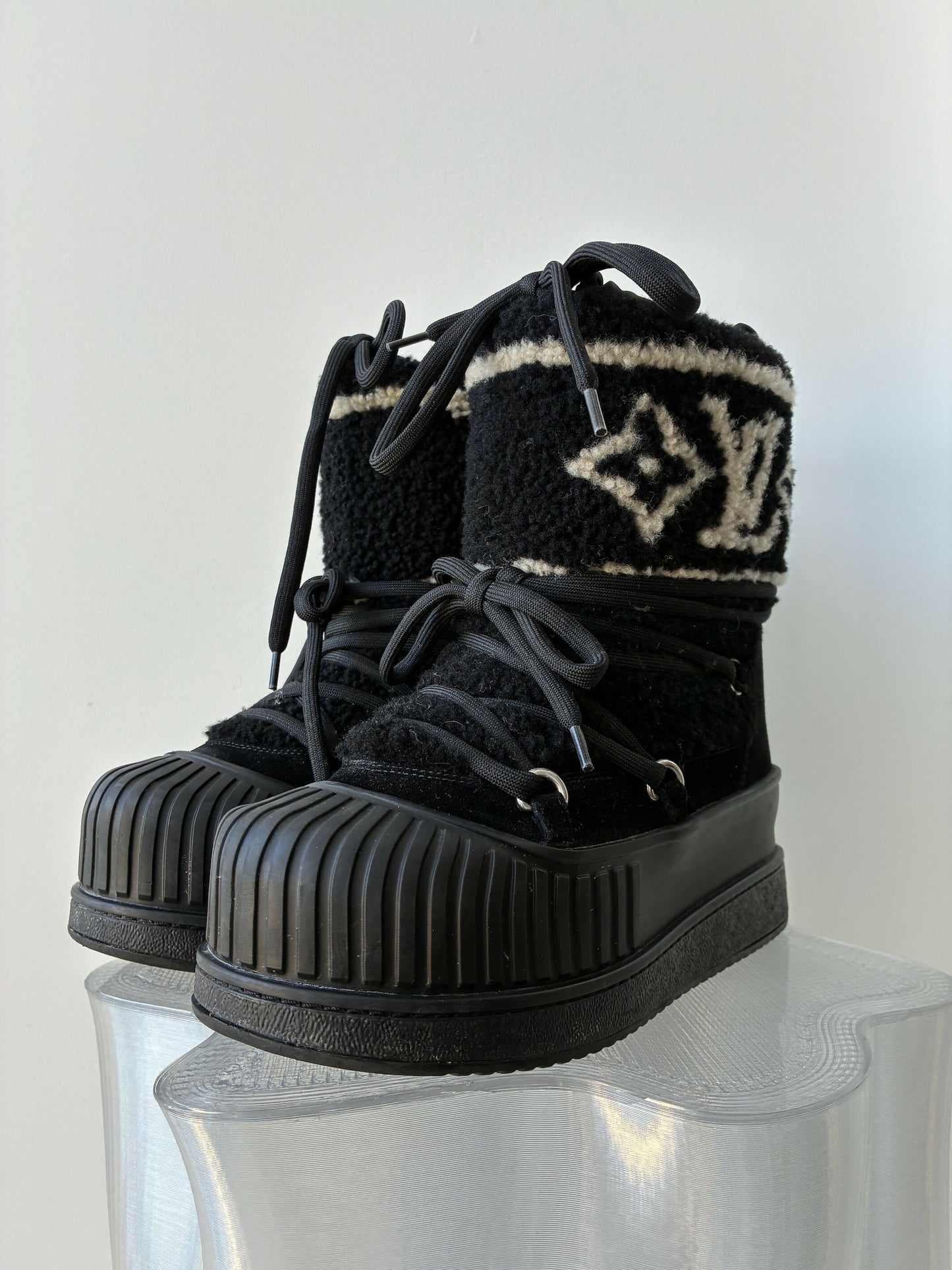 Louis Vuitton Polar Flat Half Moon Snow Boots in Black Suede