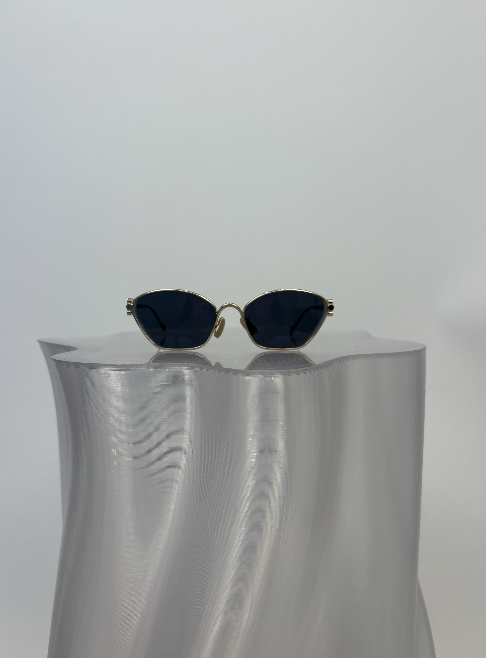 Loewe Cat-Eye Frame Sunglasses LW40115U