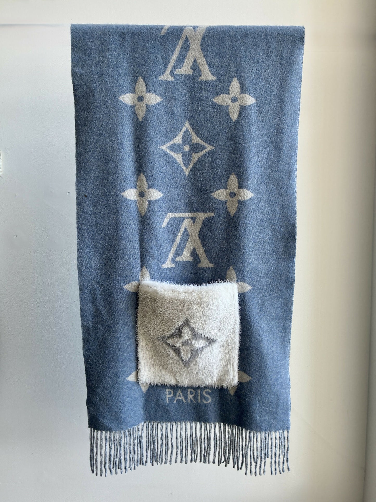 Louis Vuitton Blue Cold Reykjavik Scarf - Cashmere & Mink