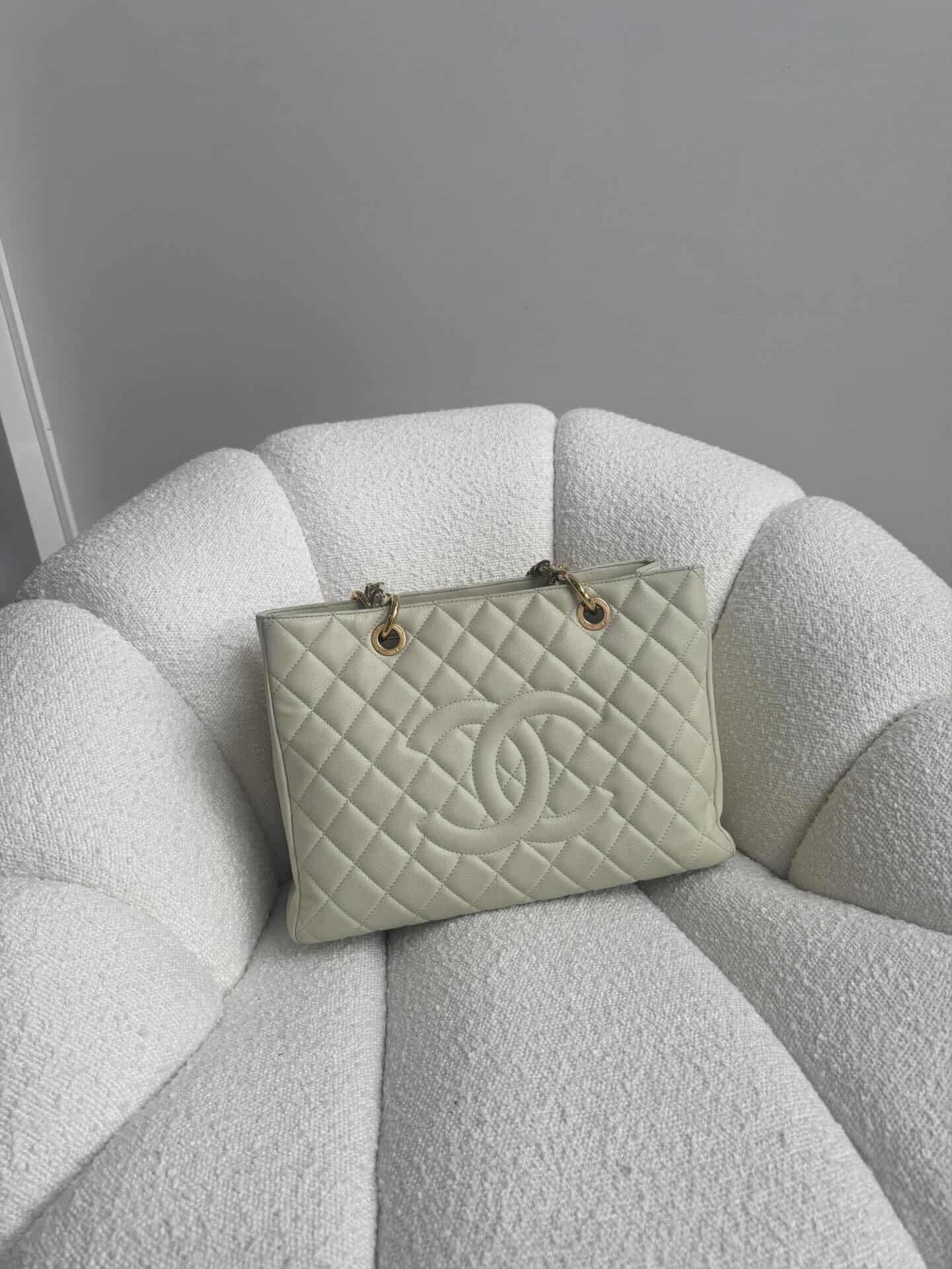 Chanel Pelle Beige Caviar Shopper Tote