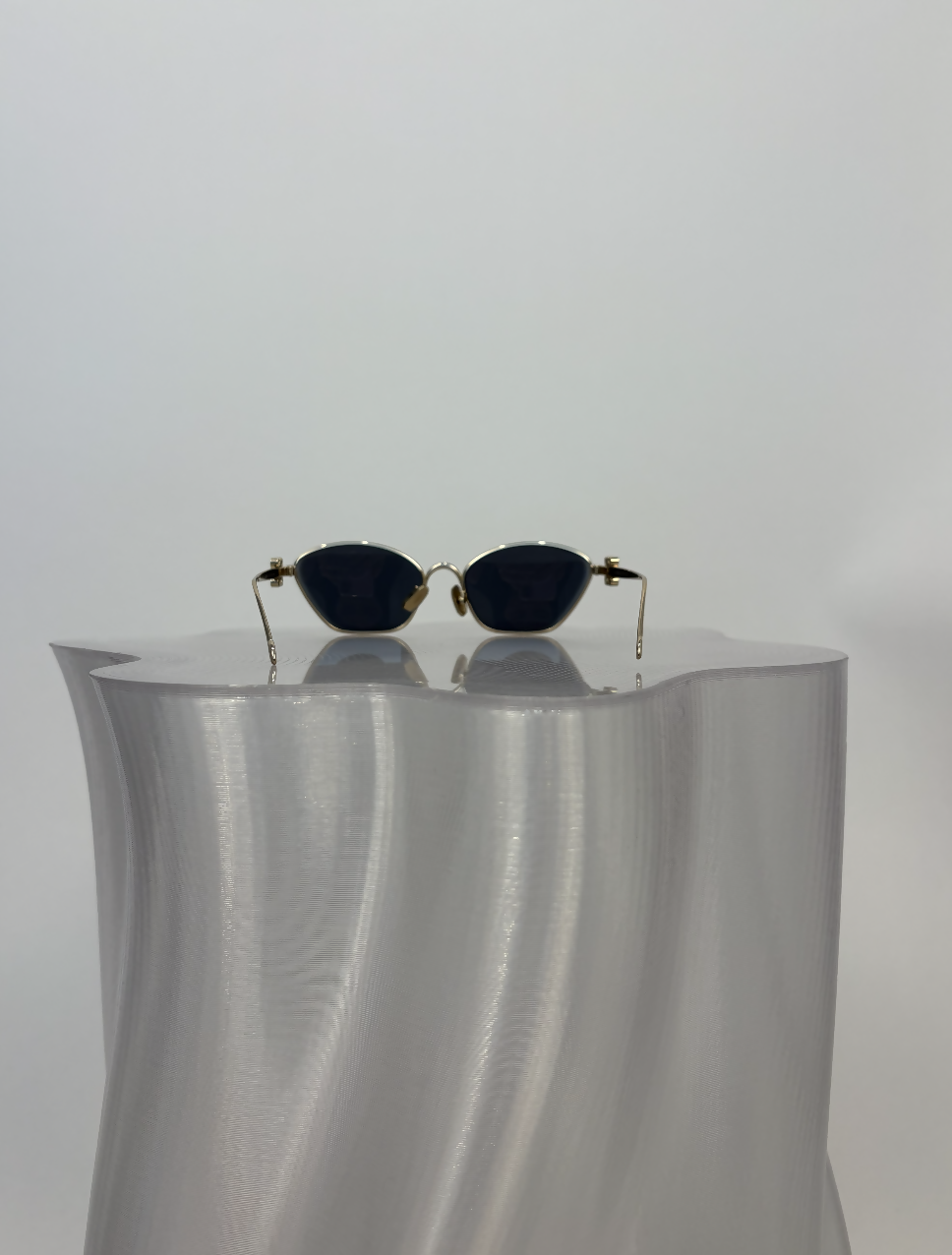 Loewe Cat-Eye Frame Sunglasses LW40115U