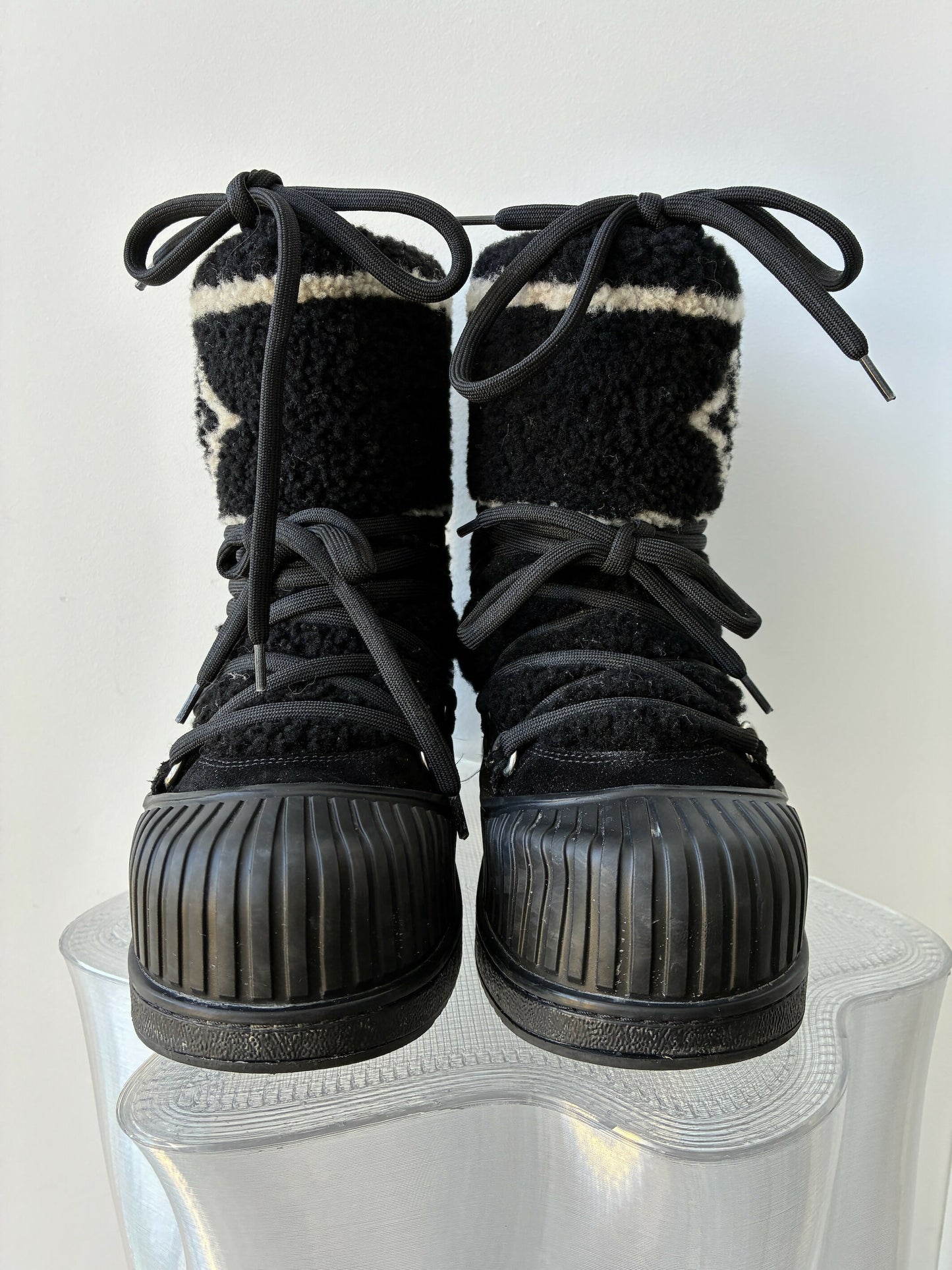 Louis Vuitton Polar Flat Half Moon Snow Boots in Black Suede