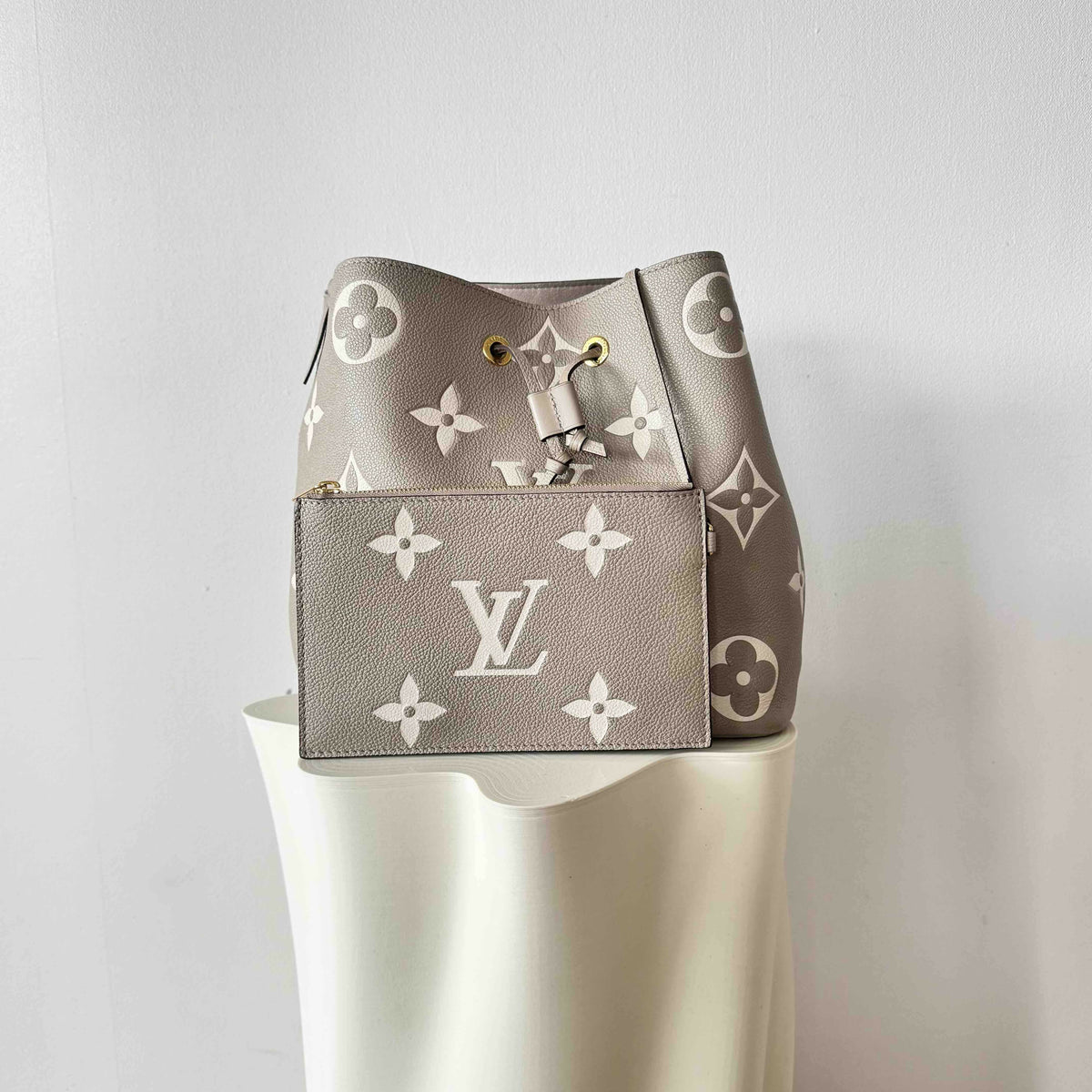 Louis Vuitton NéoNoé Giant Monogram Empreinte Tourterelle MM