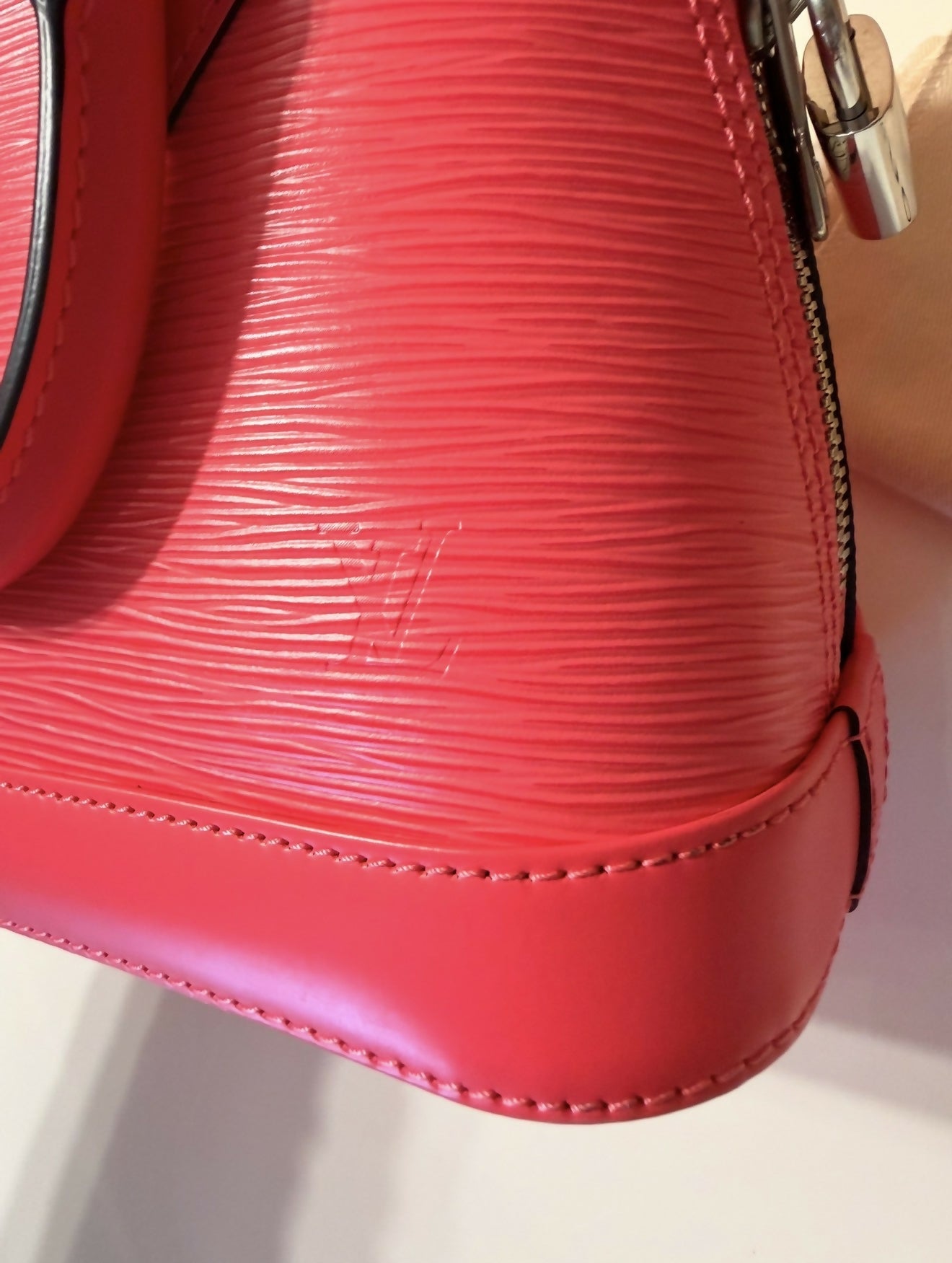 Louis Vuitton Alma BB - Epi Leather in Dragonfruit