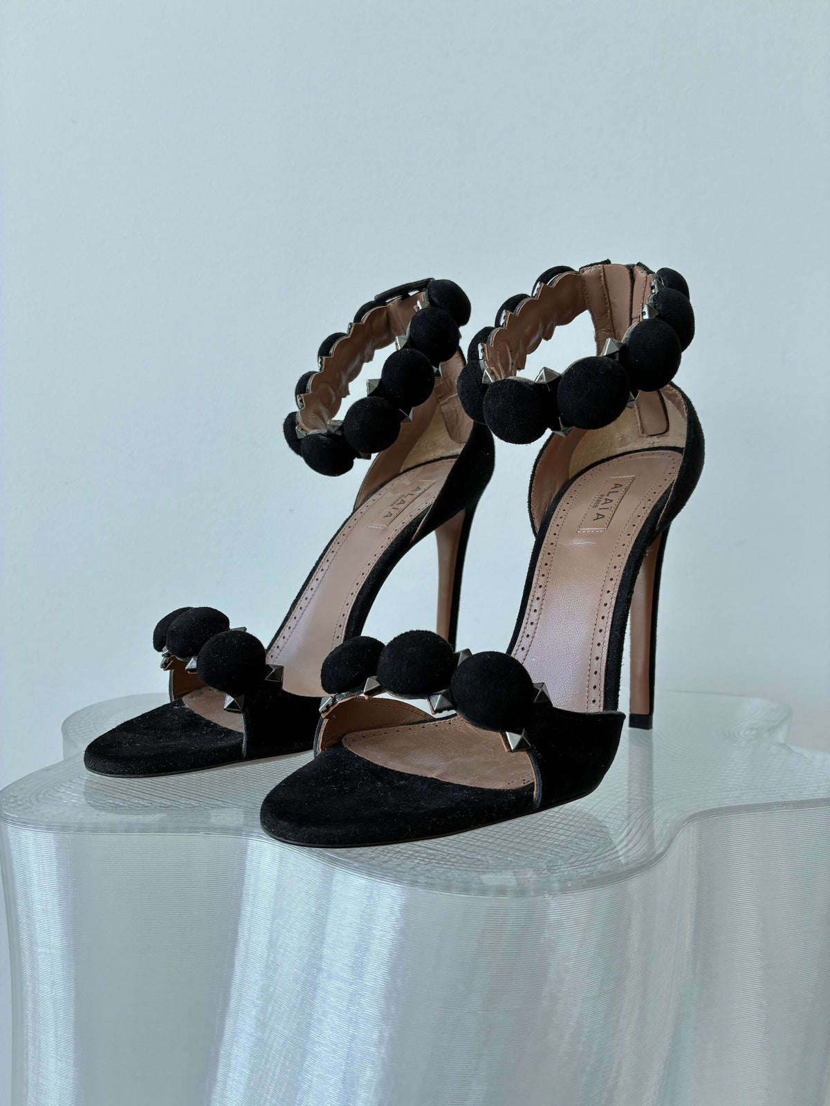 Alaïa La Bombe Suede Heels in Noir - FULL SET