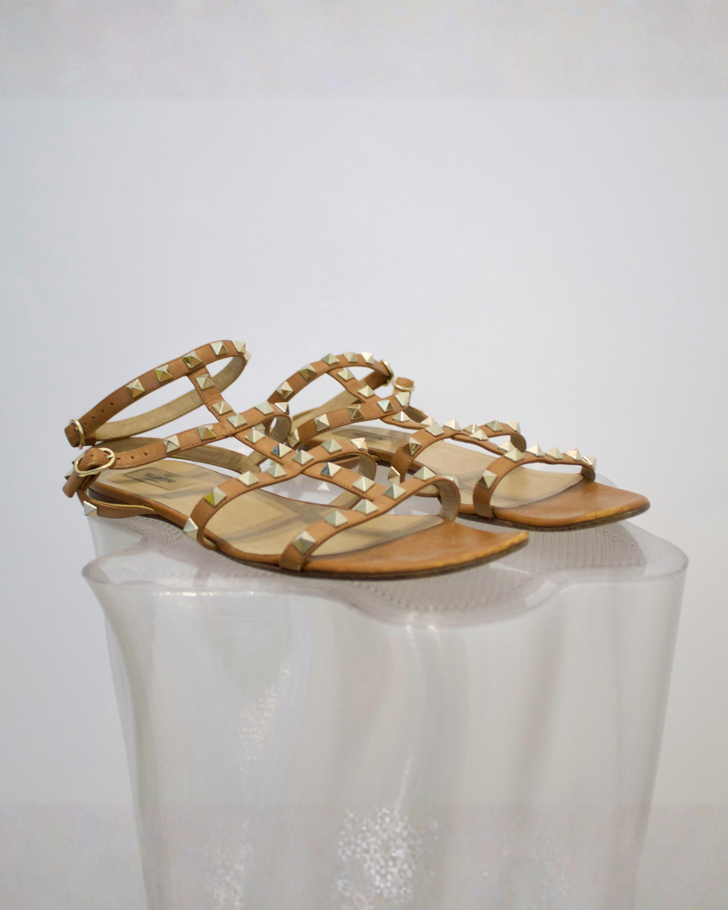 Valentino Garavani Rockstud Flat Sandals in Tan Leather