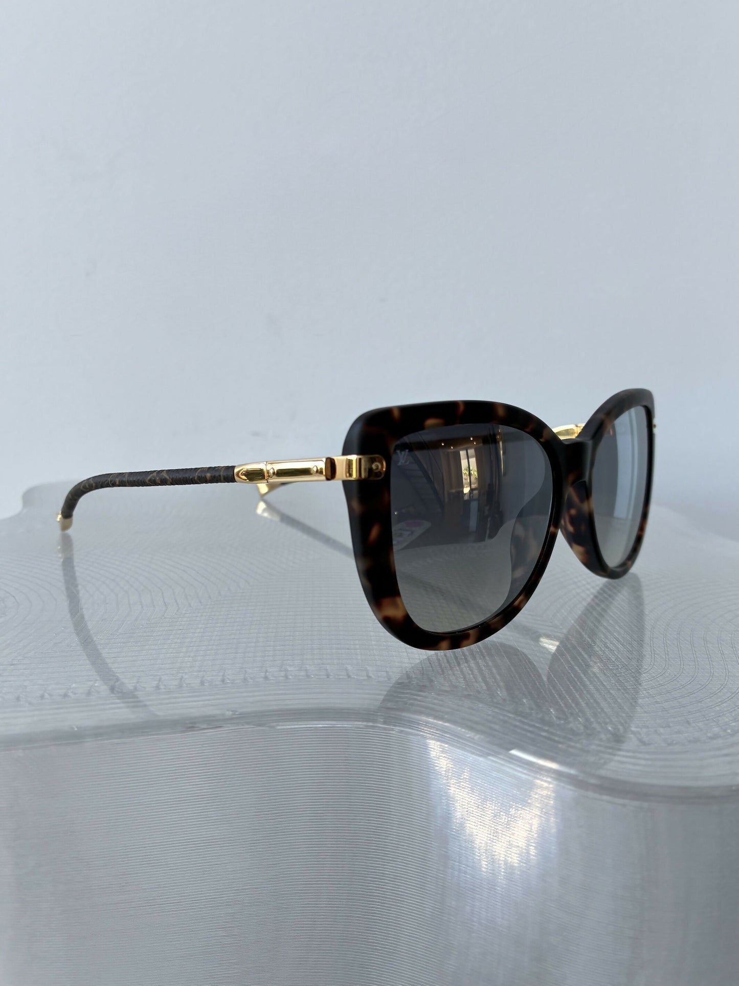 Louis Vuitton Tortoiseshell Frame Charlotte Sunglasses — Z0629E