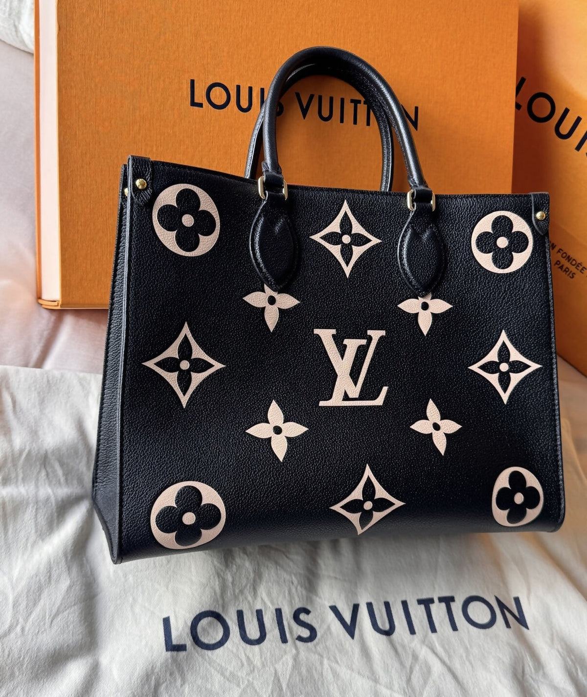 Louis Vuitton OnTheGo MM empriente leather