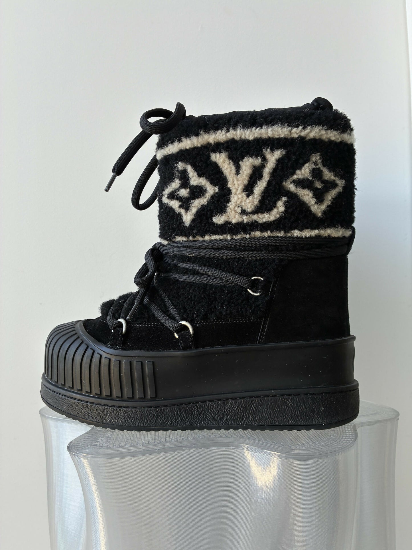 Louis Vuitton Polar Flat Half Moon Snow Boots in Black Suede