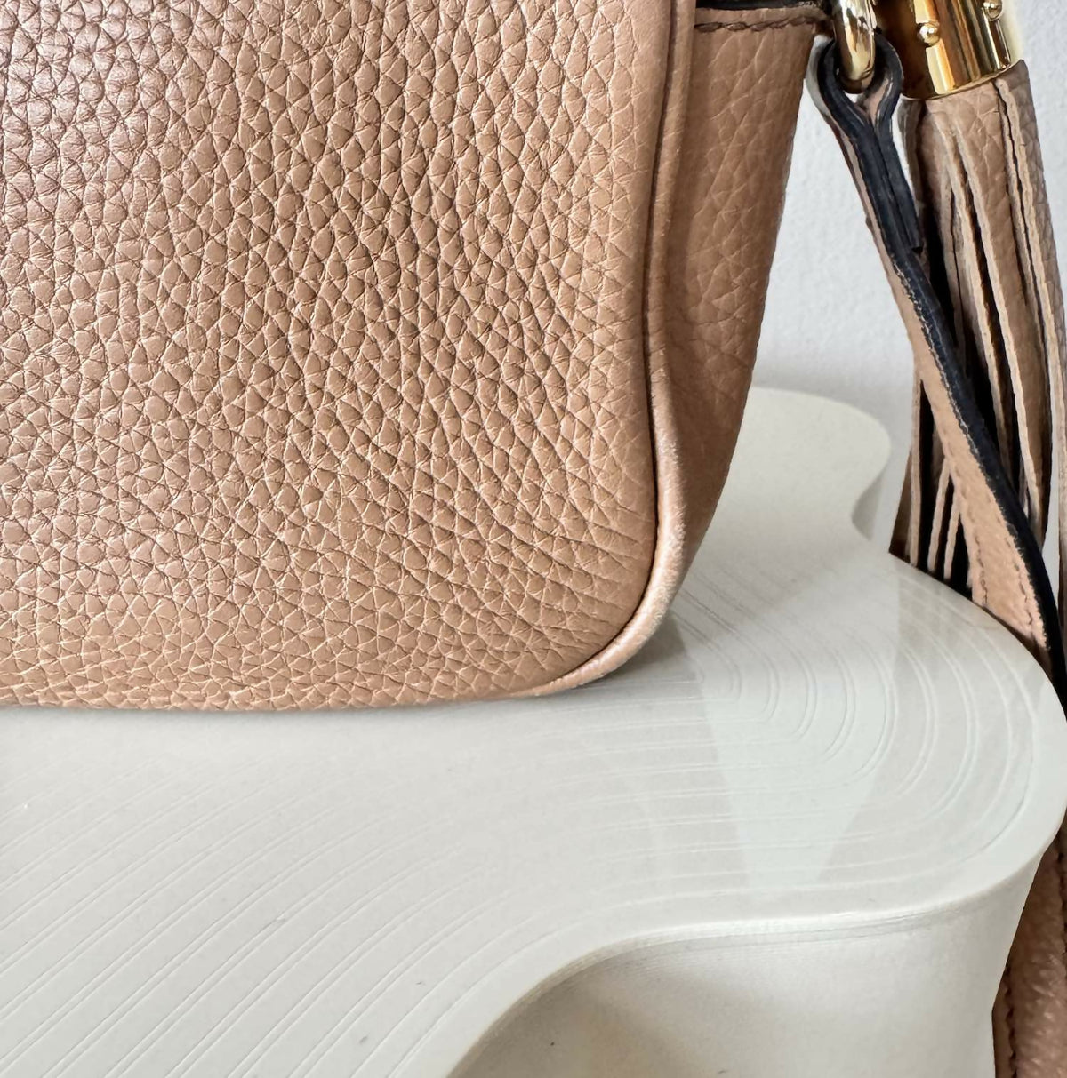 Gucci Pebbled Calfskin Small Soho Disco Bag Camelia