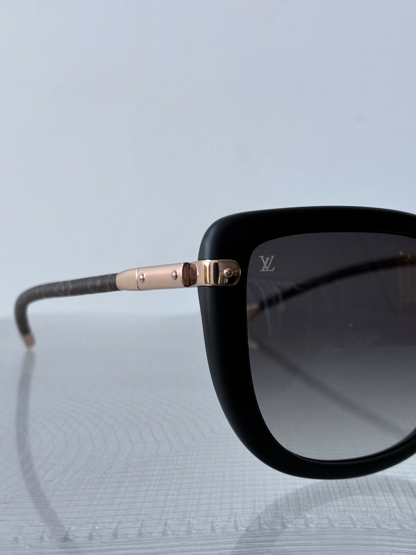 Louis Vuitton Black Frame Charlotte Sunglasses — Z0781W