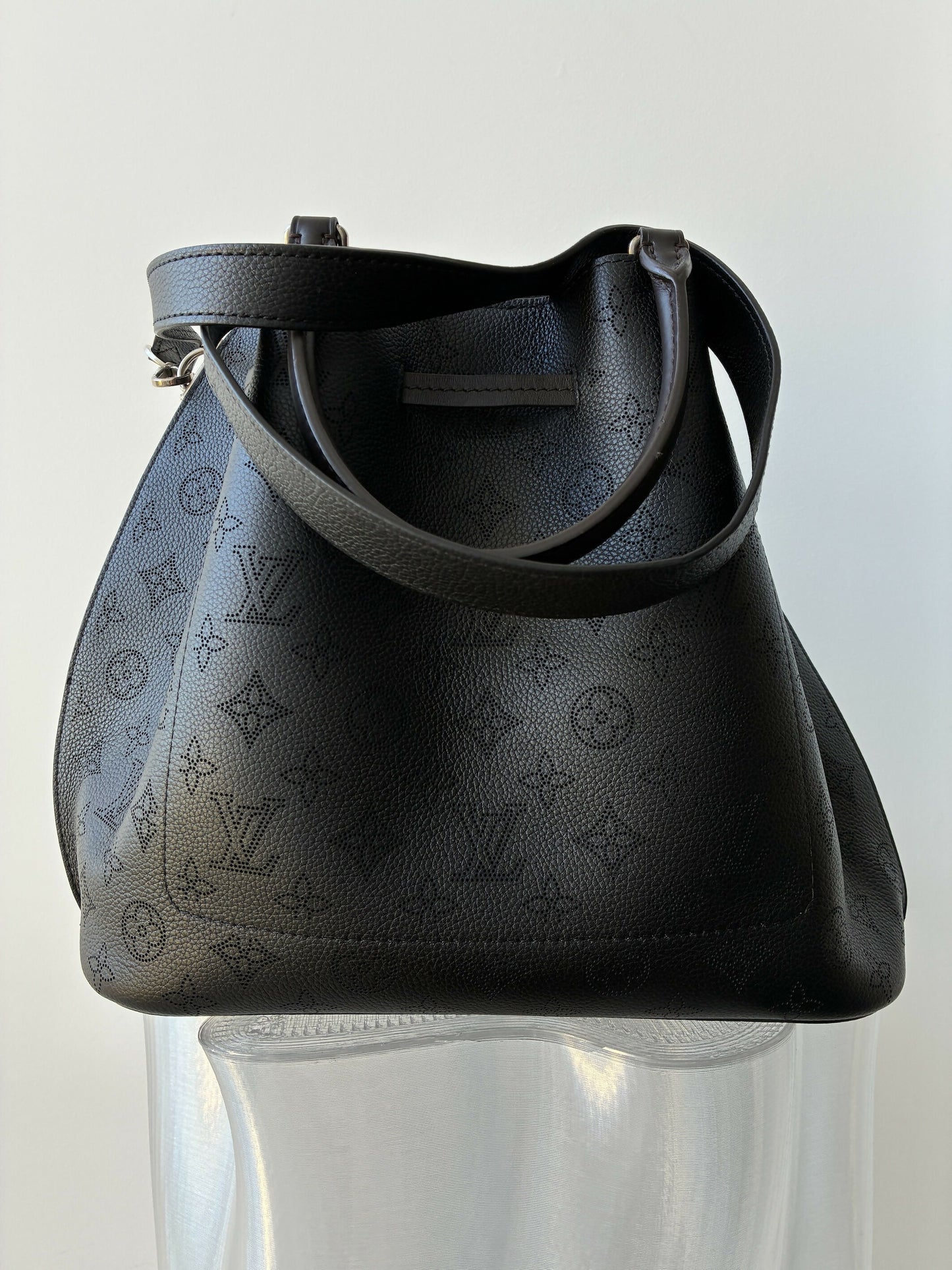 Louis Vuitton Girolata Bag in Black Mahina Leather