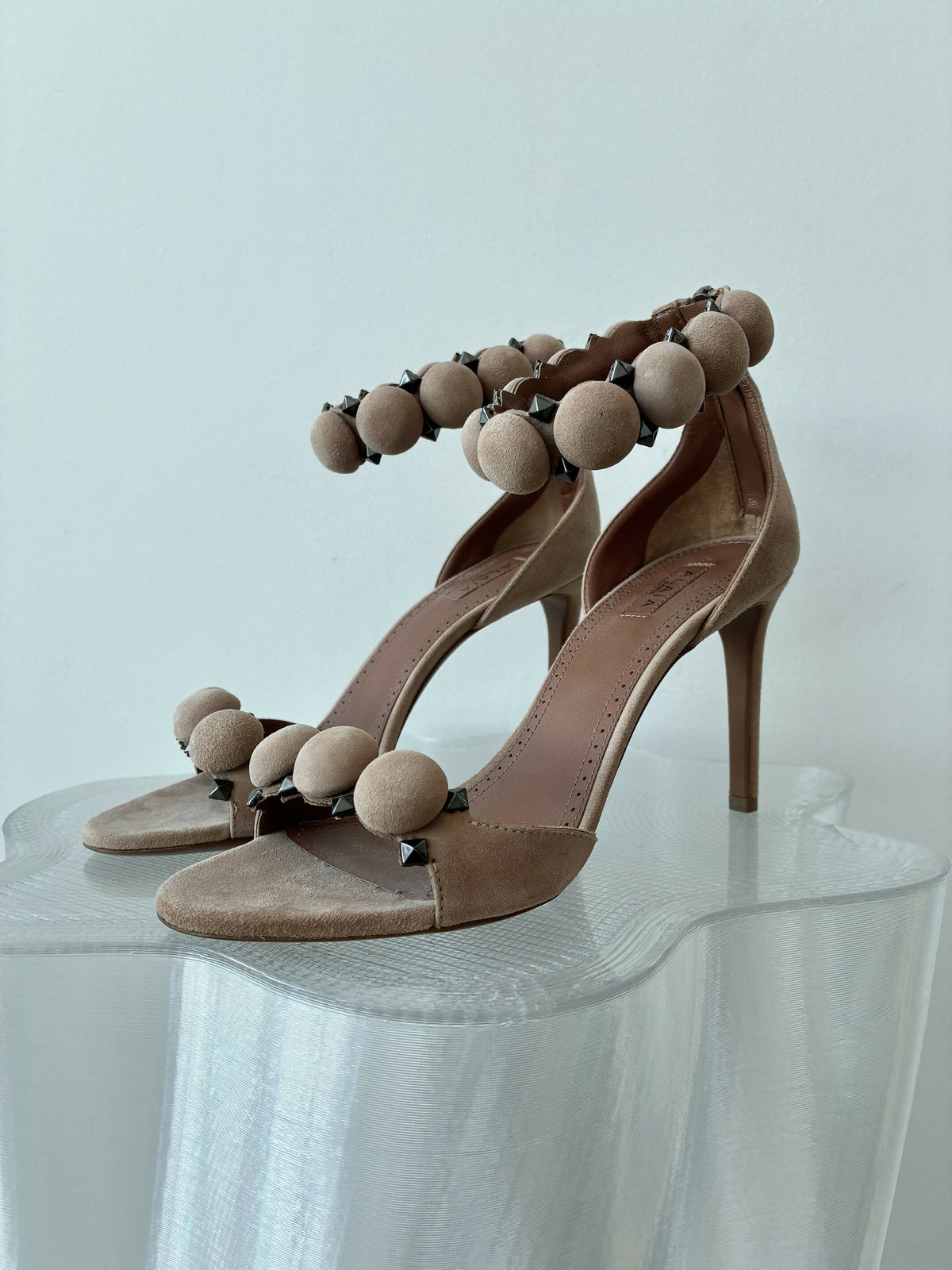 Alaïa La Bombe Suede Heels in Nude - FULL SET