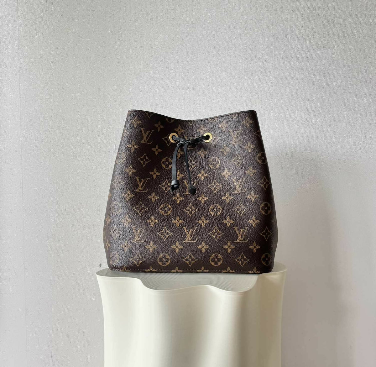 Louis Vuitton NéoNoé MM Monogram Canvas Black