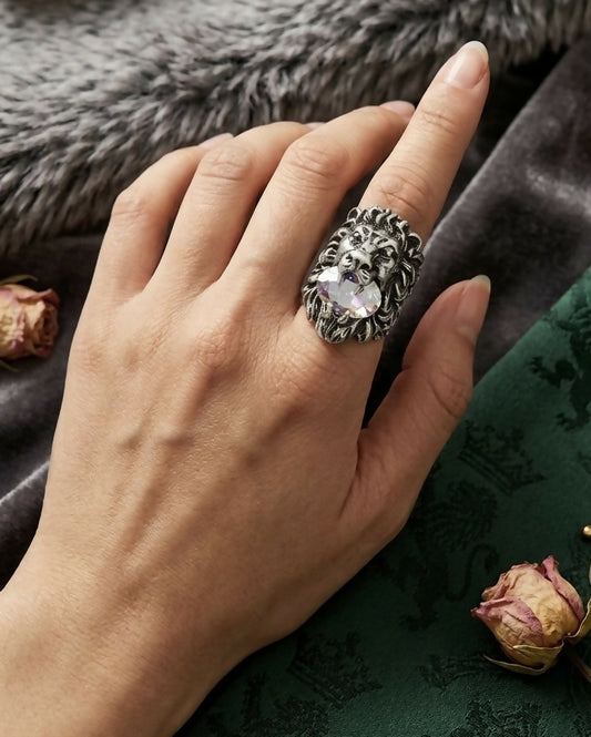 Gucci lion head ring with crystal