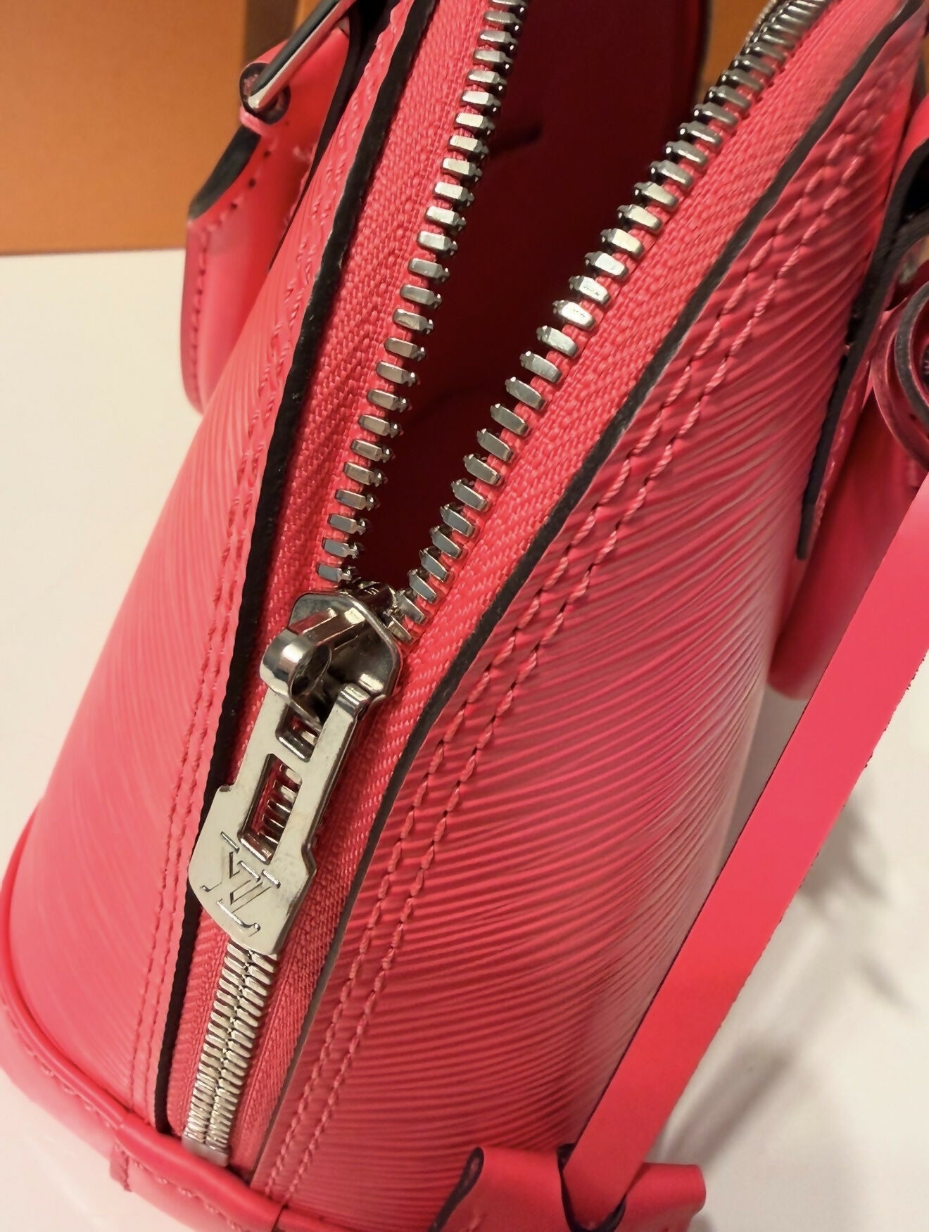 Louis Vuitton Alma BB - Epi Leather in Dragonfruit