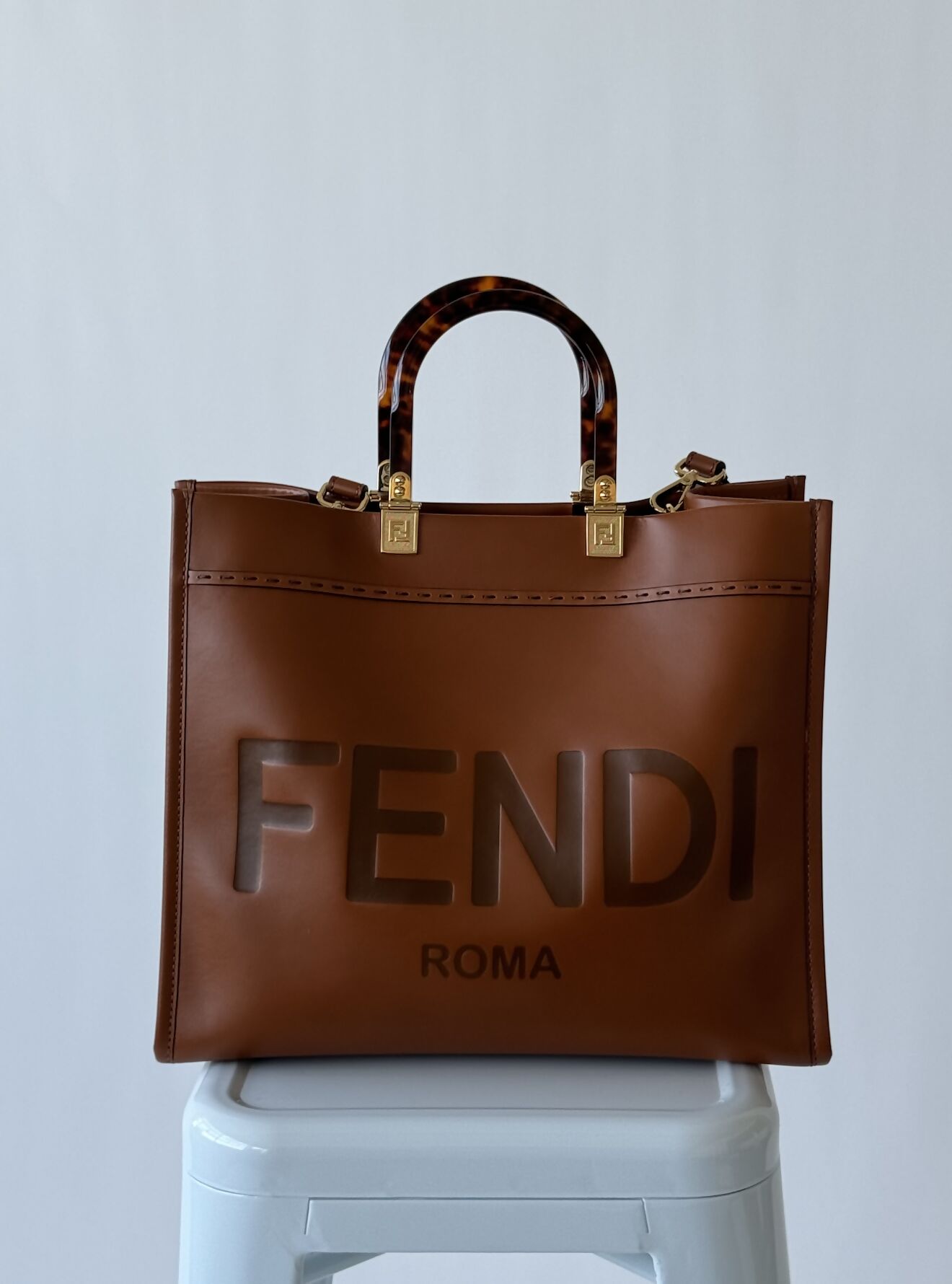 FENDI Vitello King Plexiglass Medium Fendi Sunshine Shopper Tote Cuoio