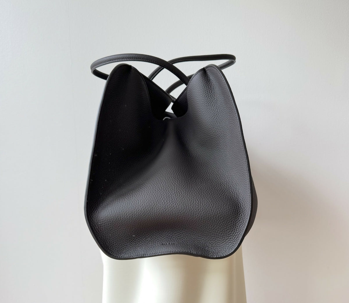 The Row Marlo 17 leather tote bag - New