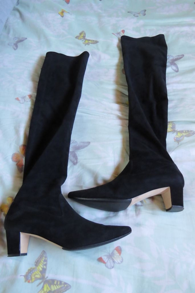 Manolo Blahnik Over Knee Boot Suede (Black)