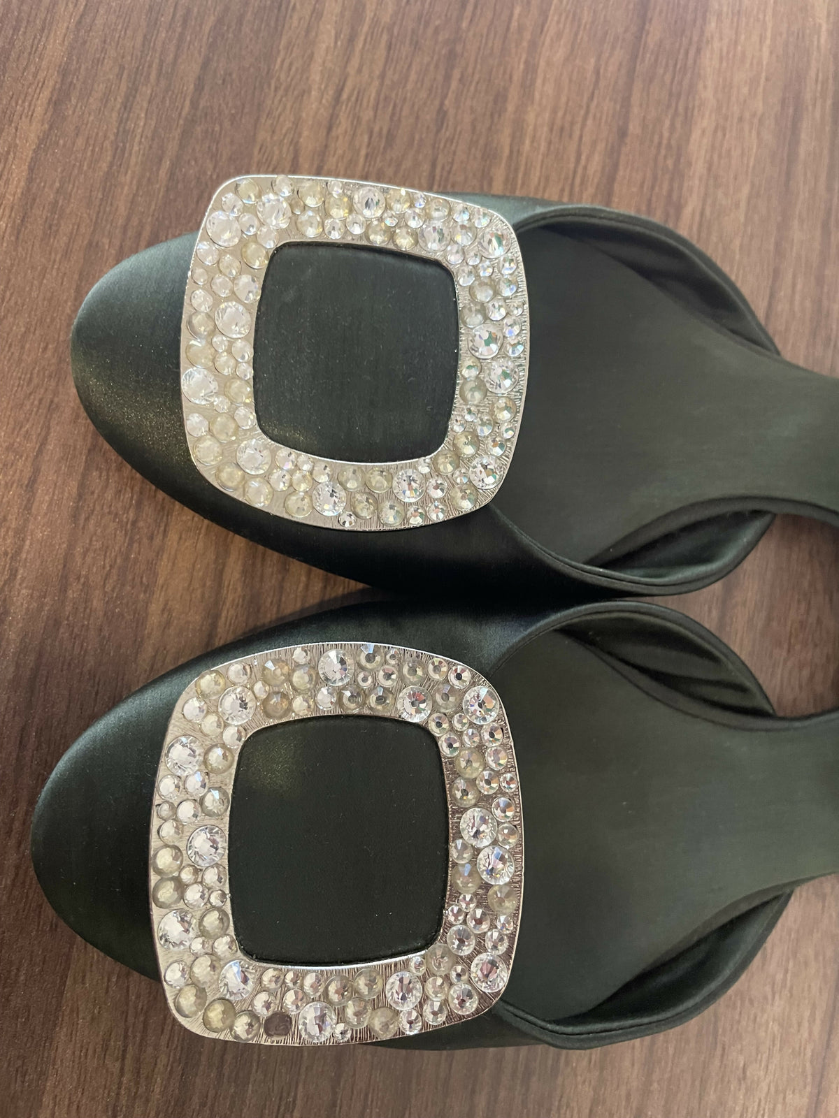 Roger Vivier CHIPS STRASS BUCKLE BALLERINAS IN SATIN