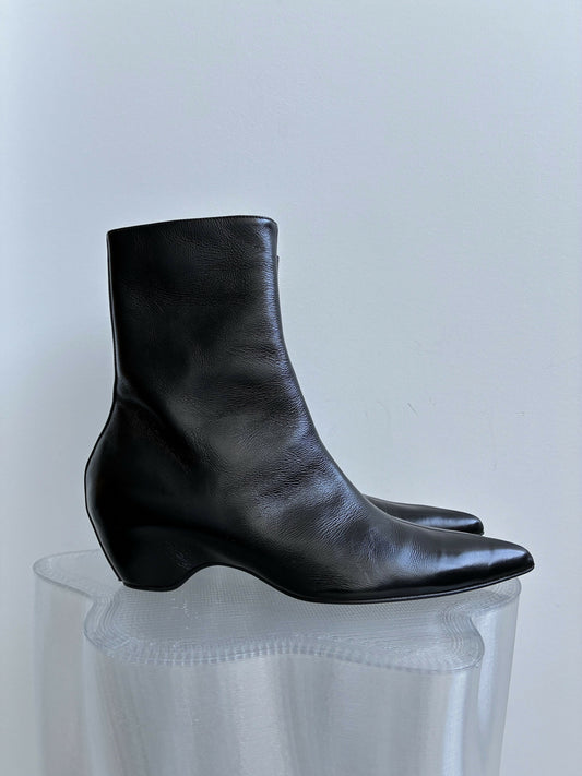 KHAITE Sybil Glossed-Leather Ankle Boots