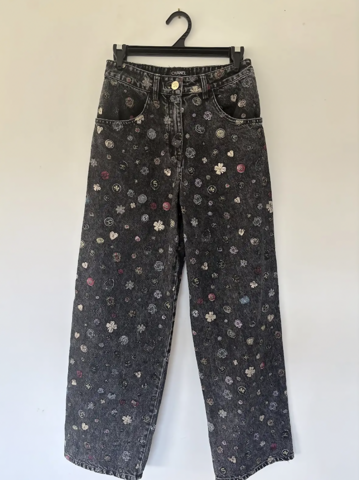 Chanel 25B Grey-black Printed Graffiti Jeans