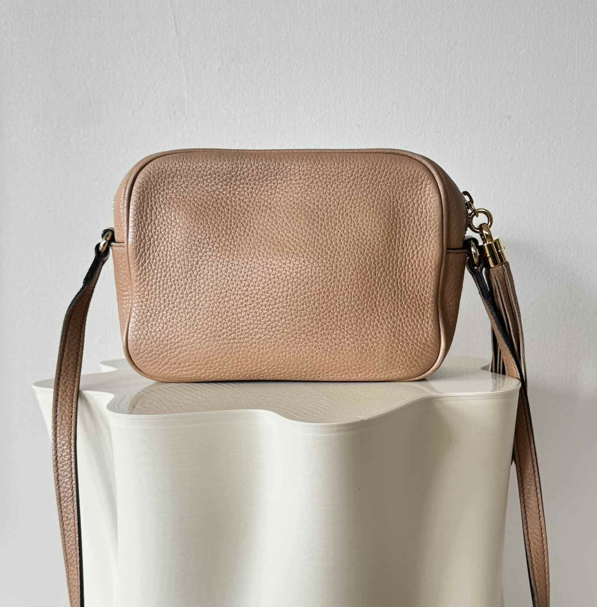 Gucci Pebbled Calfskin Small Soho Disco Bag Camelia