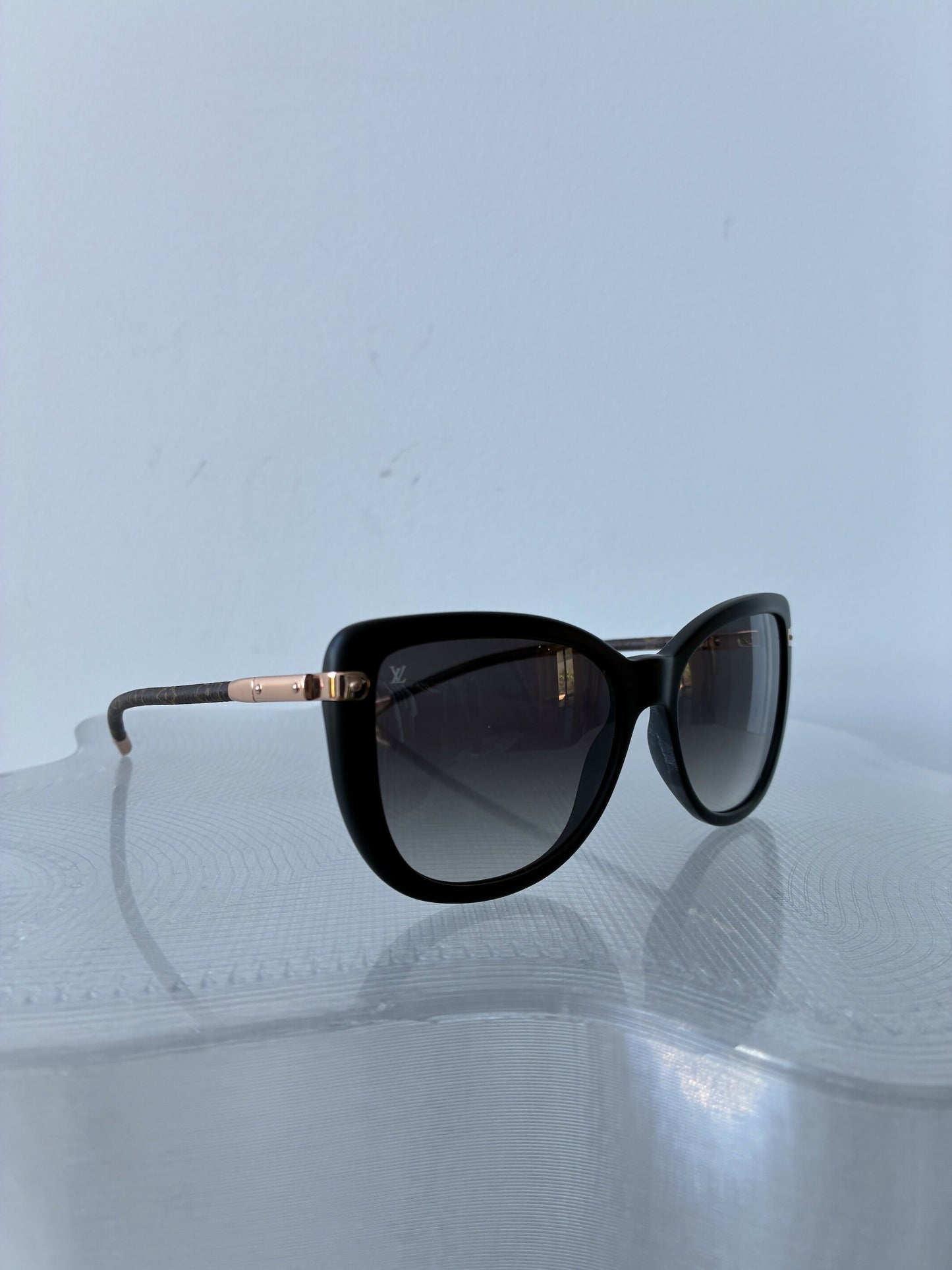 Louis Vuitton Black Frame Charlotte Sunglasses — Z0781W