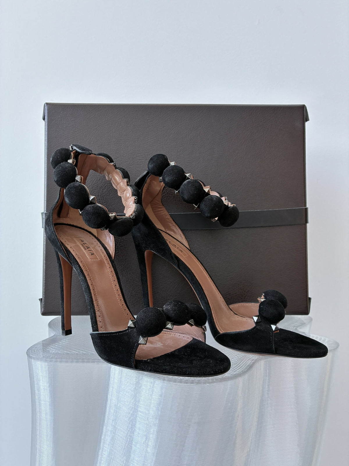 Alaïa La Bombe Suede Heels in Noir - FULL SET