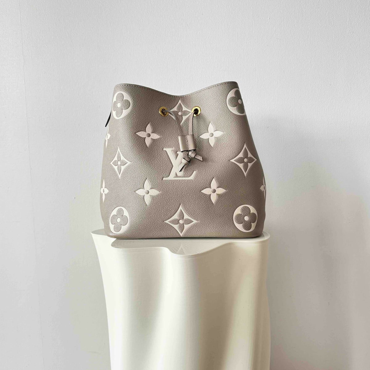 Louis Vuitton NéoNoé Giant Monogram Empreinte Tourterelle MM