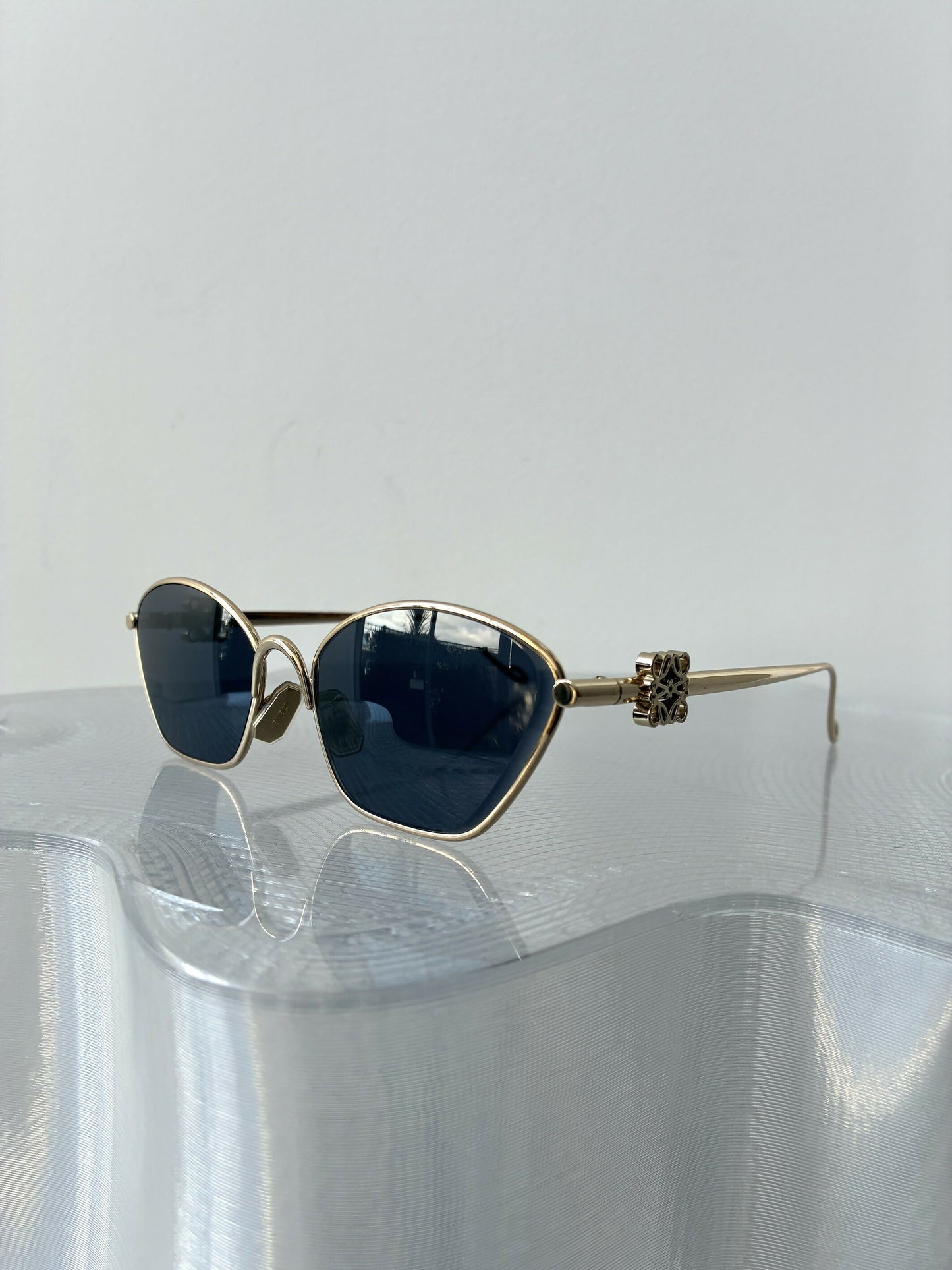Loewe Cat-Eye Frame Sunglasses LW40115U