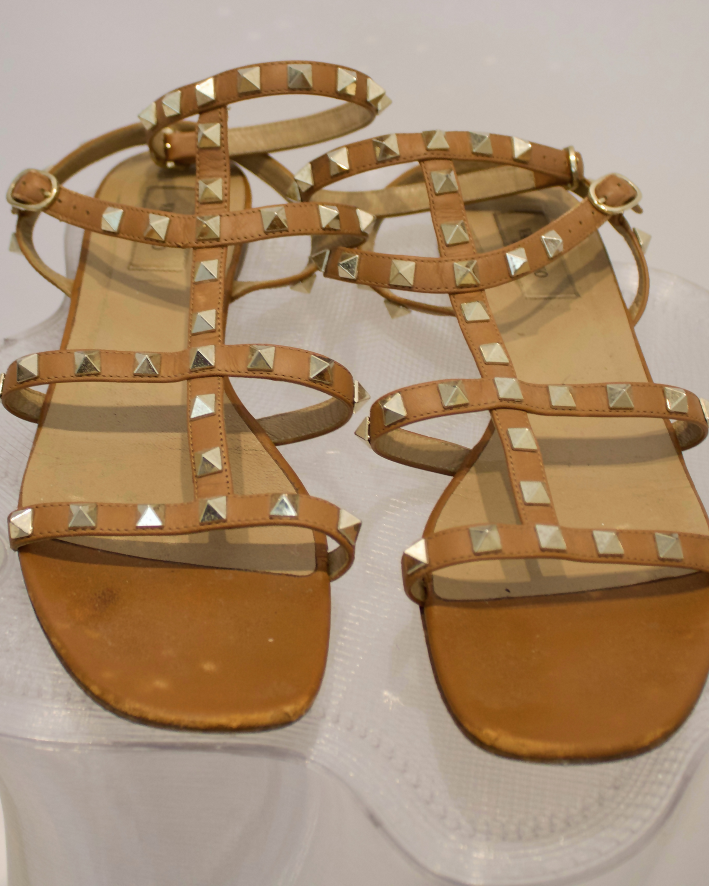 Valentino Garavani Rockstud Flat Sandals in Tan Leather