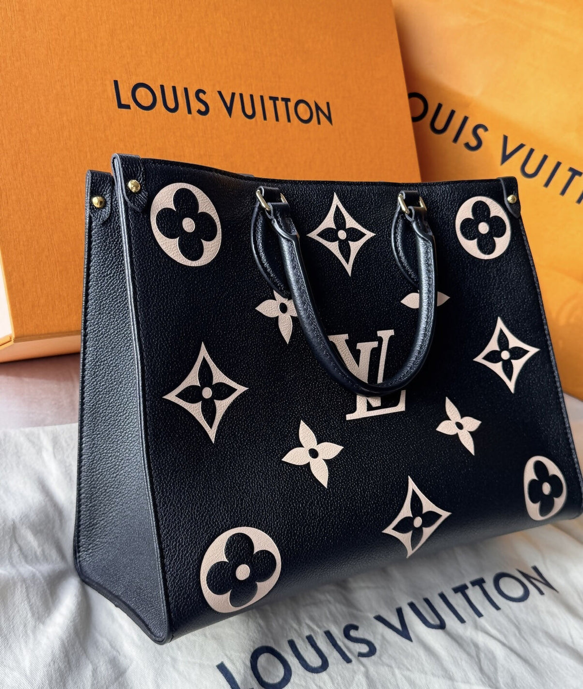 Louis Vuitton OnTheGo MM empriente leather