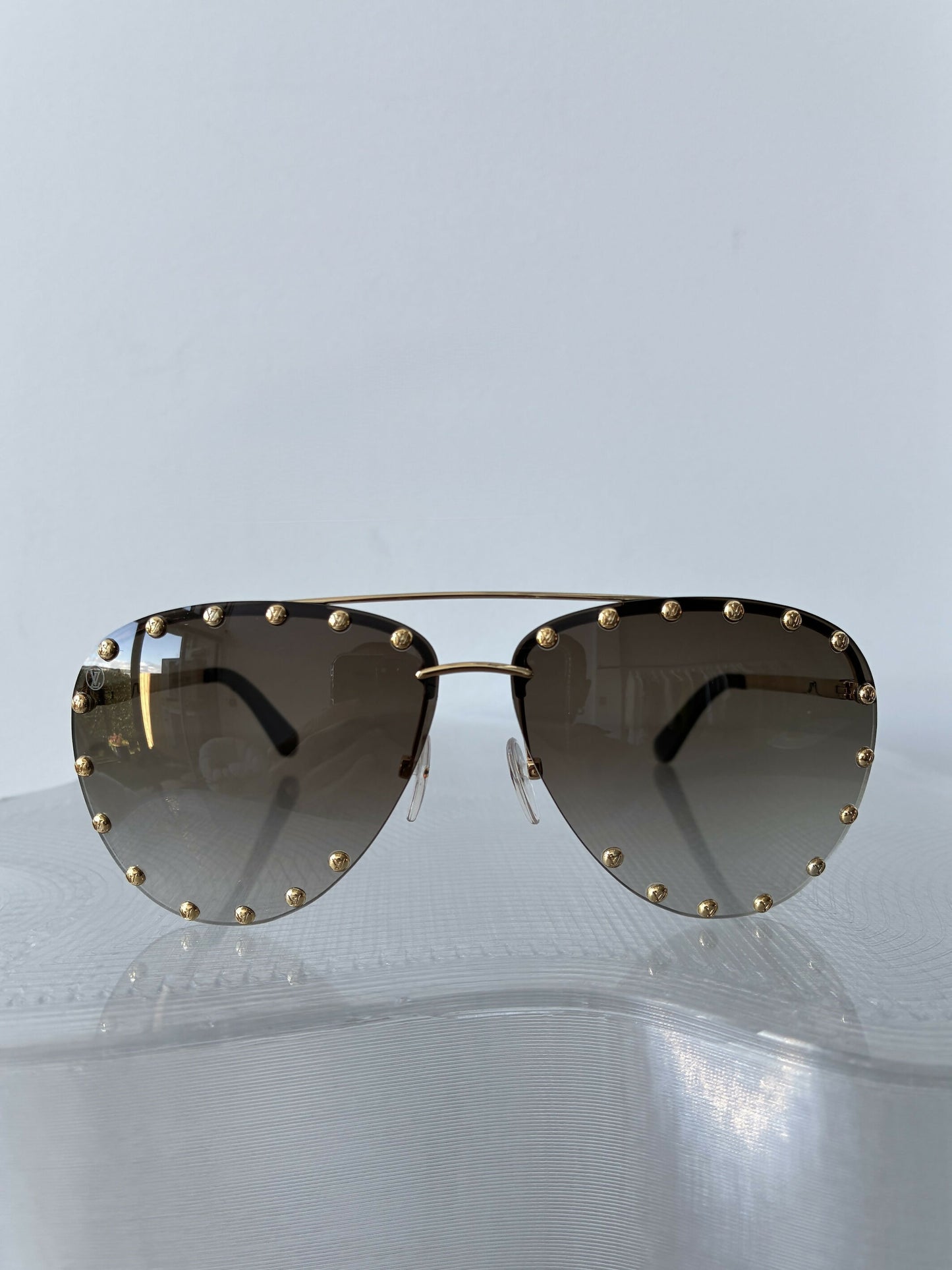 Louis Vuitton The Party Teardrop Stud Sunglasses — Z0926U