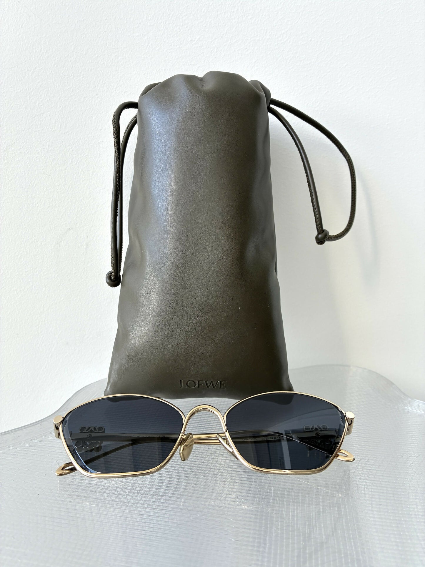 Loewe Cat-Eye Frame Sunglasses LW40115U