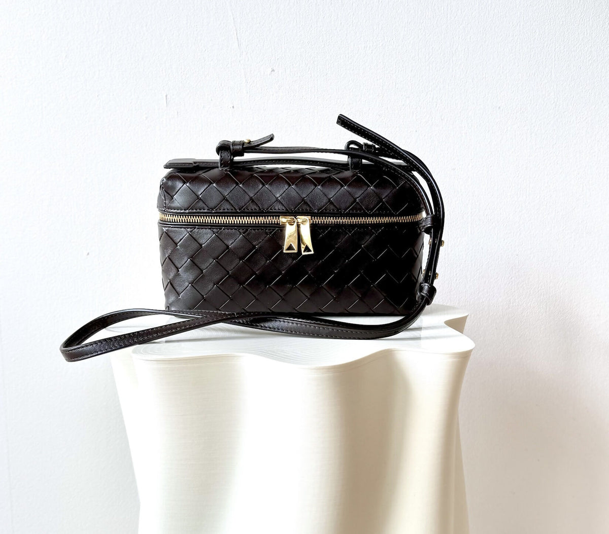 Bottega Veneta Bang Bang Intrecciato Leather Top-handle Bag - New