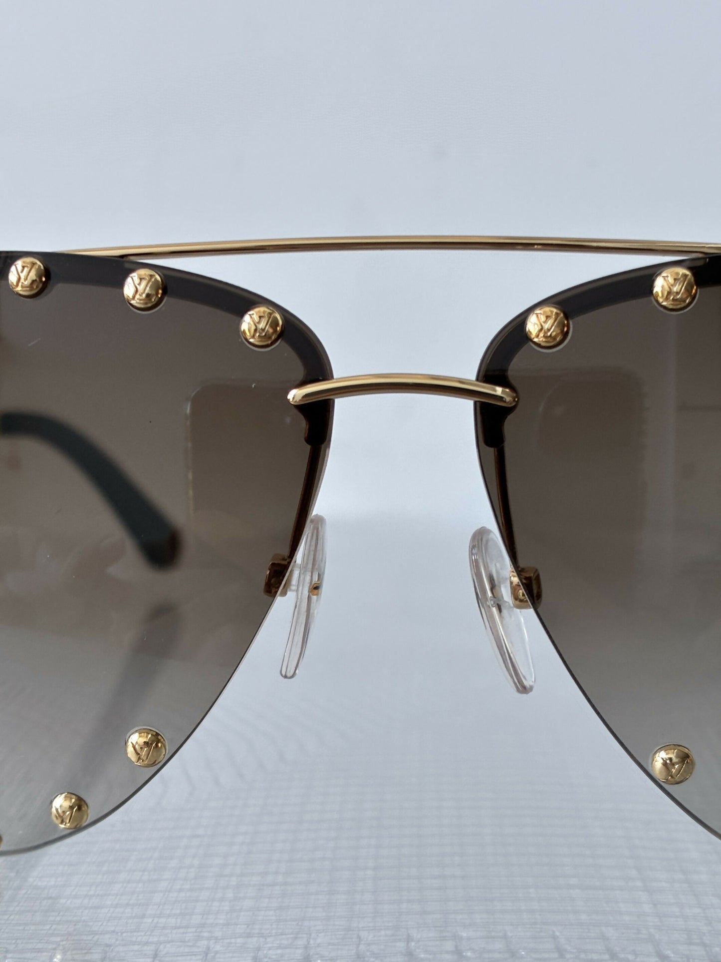 Louis Vuitton The Party Teardrop Stud Sunglasses — Z0926U