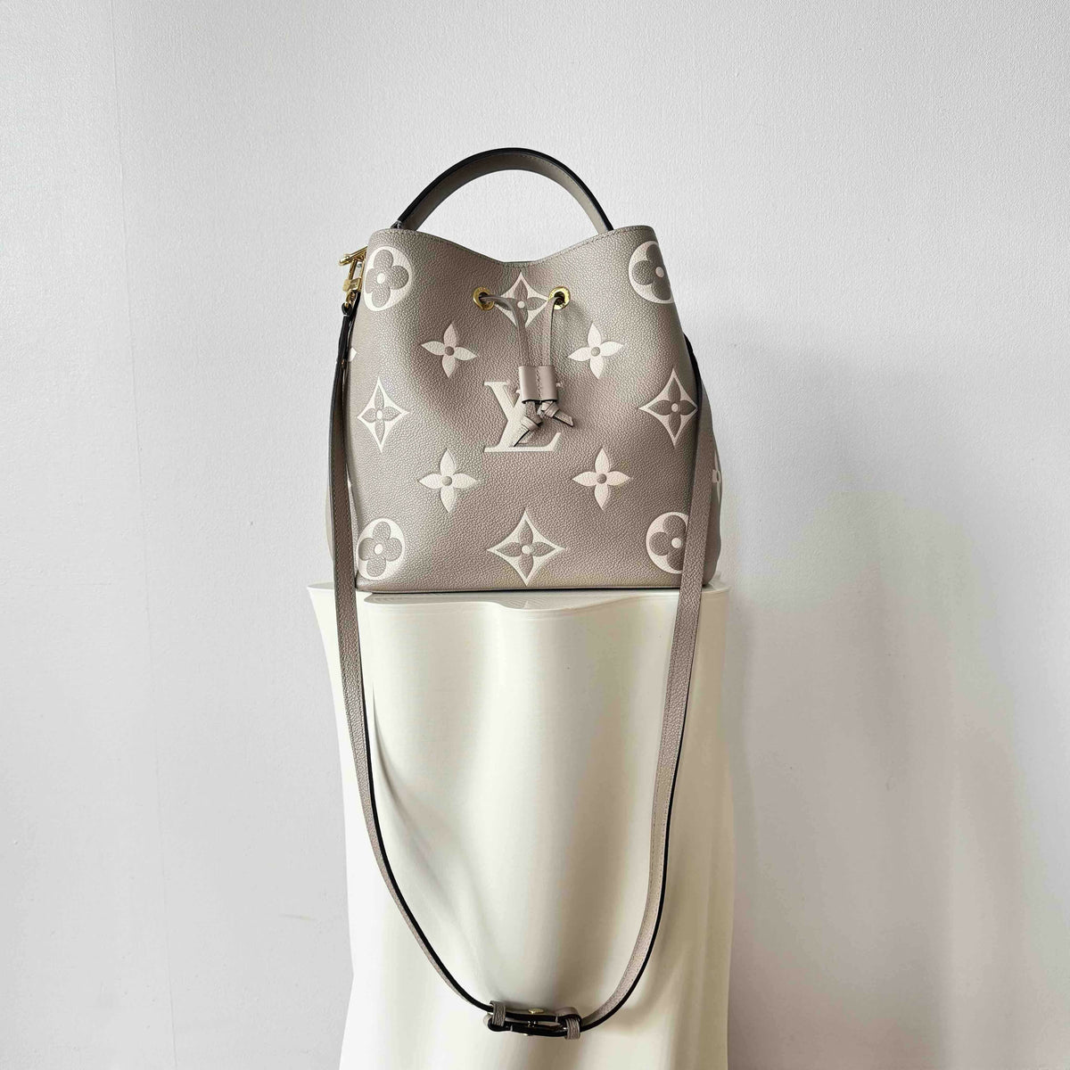 Louis Vuitton NéoNoé Giant Monogram Empreinte Tourterelle MM