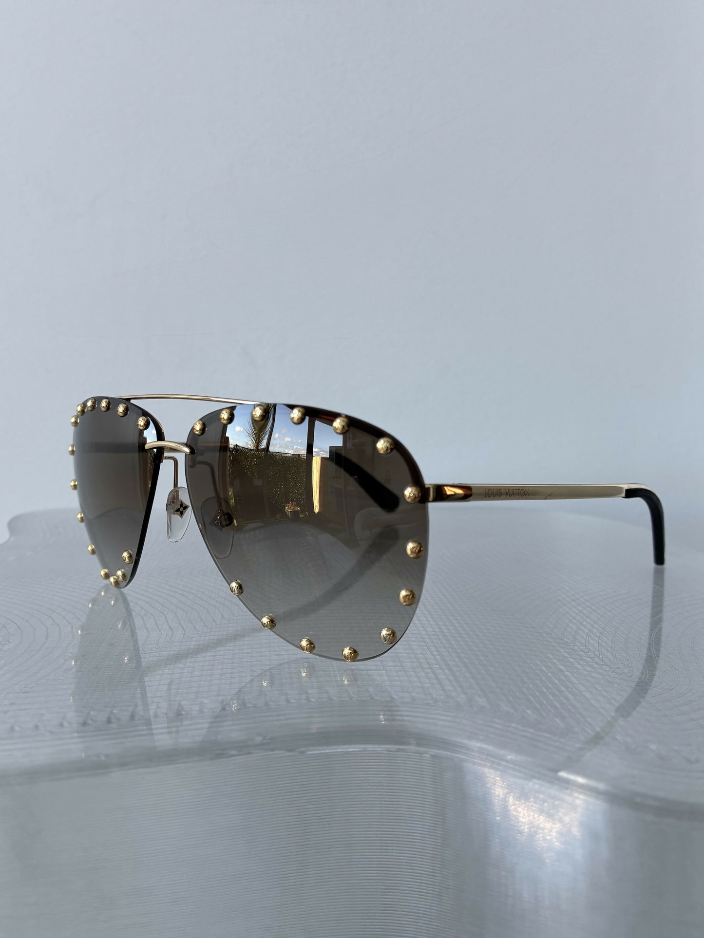 Louis Vuitton The Party Teardrop Stud Sunglasses — Z0926U